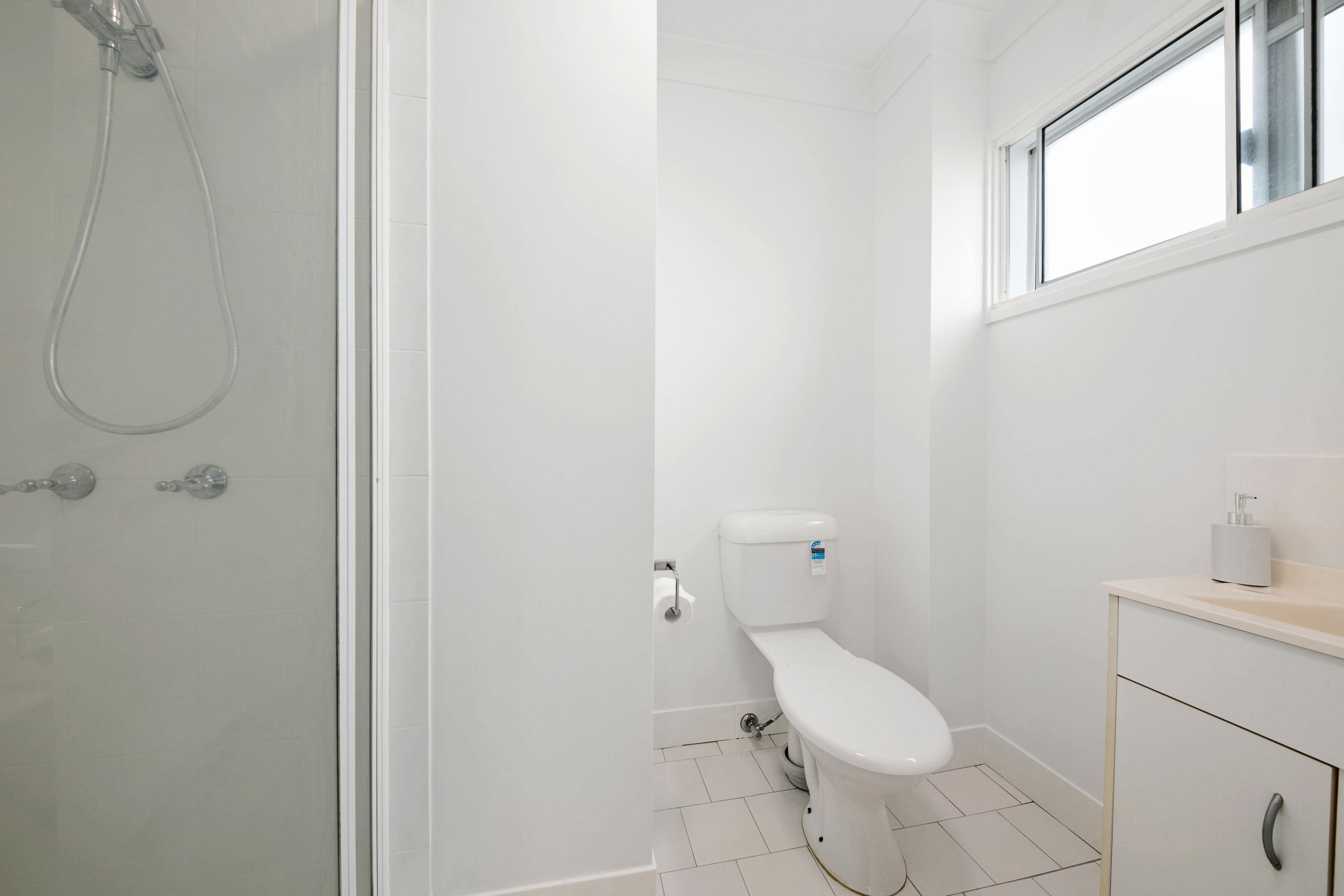 Top floor. Renovated. Secure.