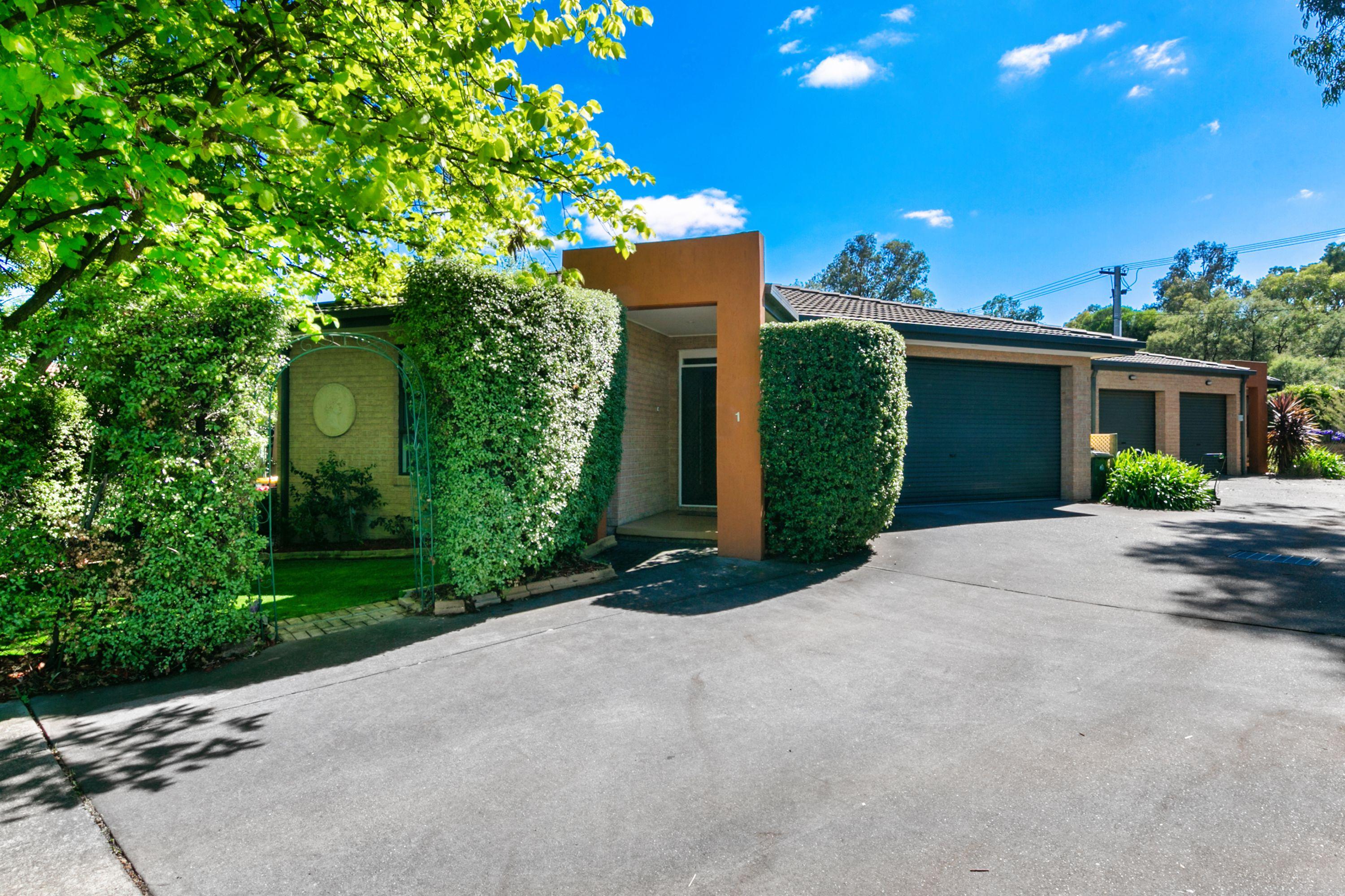 Prop-GPT: Townhouse: ACT Weetangera, ACT 2614 Home For Rent