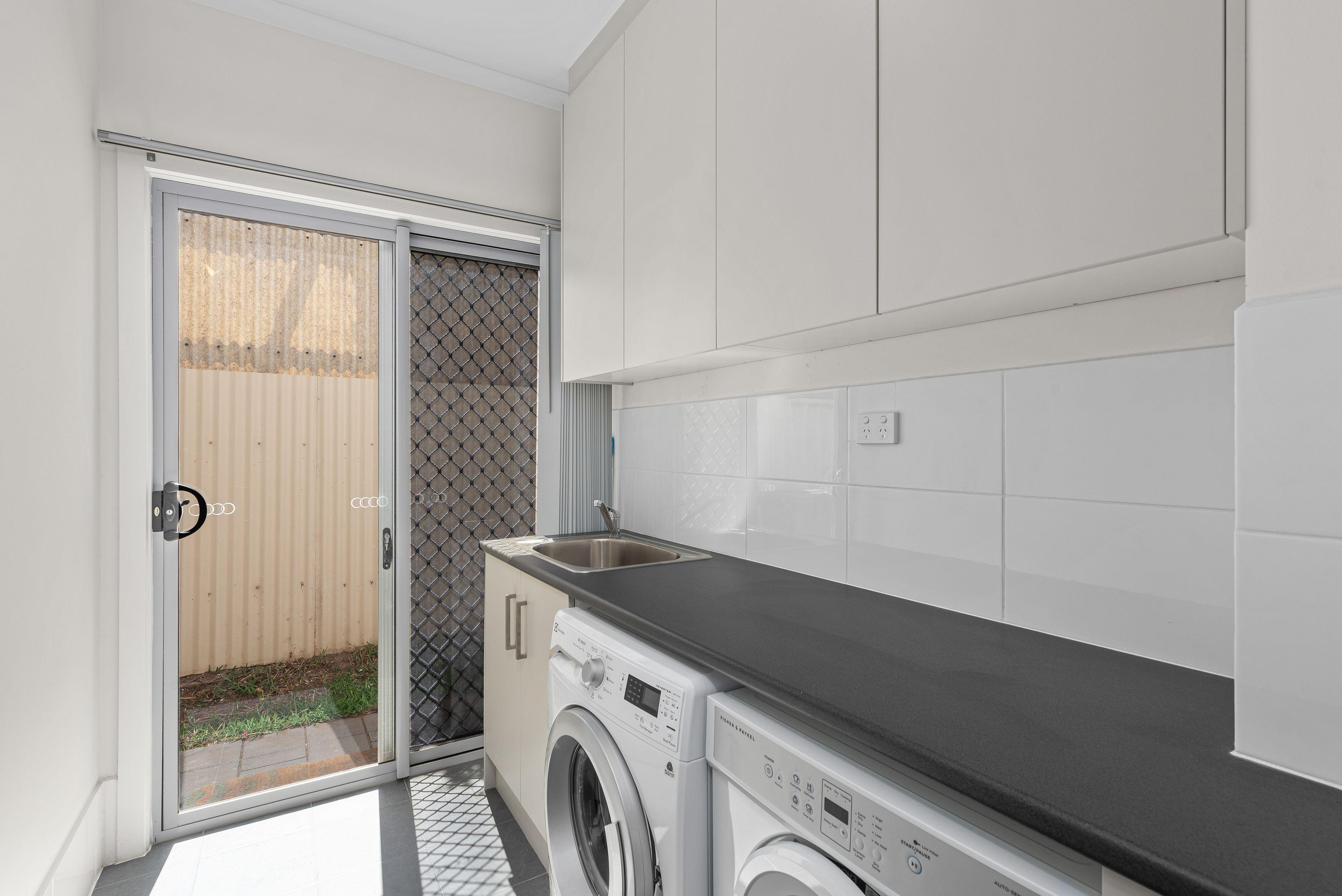 Modern two storey living in Port Noarlunga South