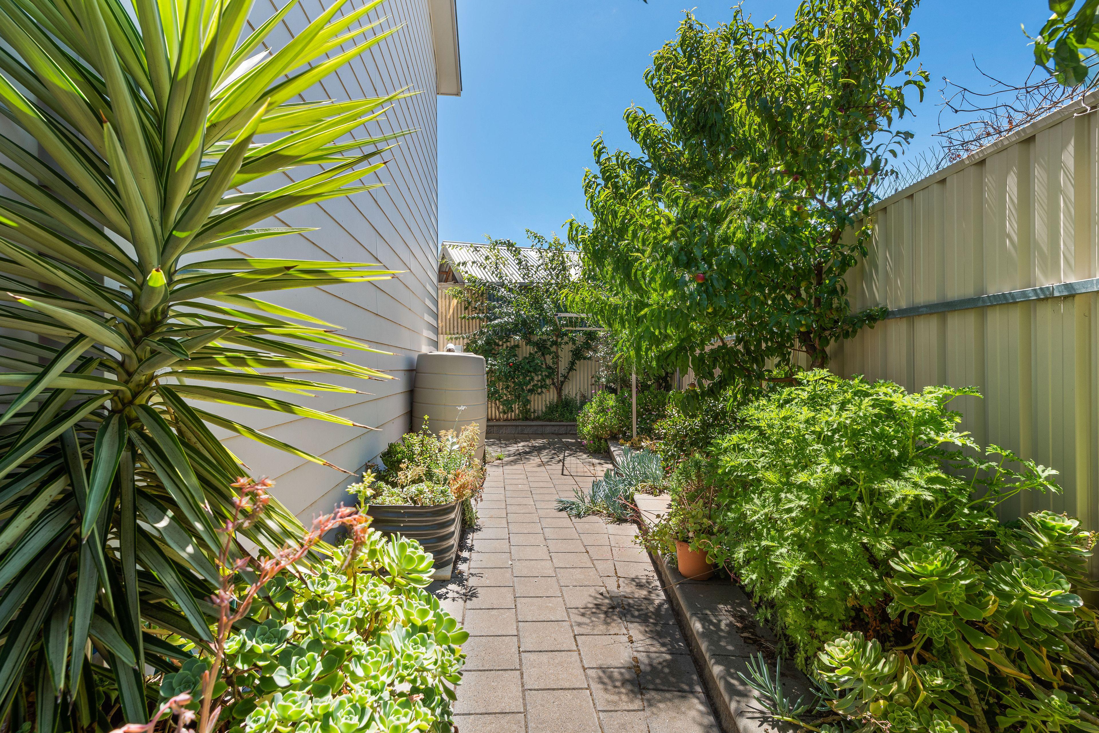 Modern two storey living in Port Noarlunga South