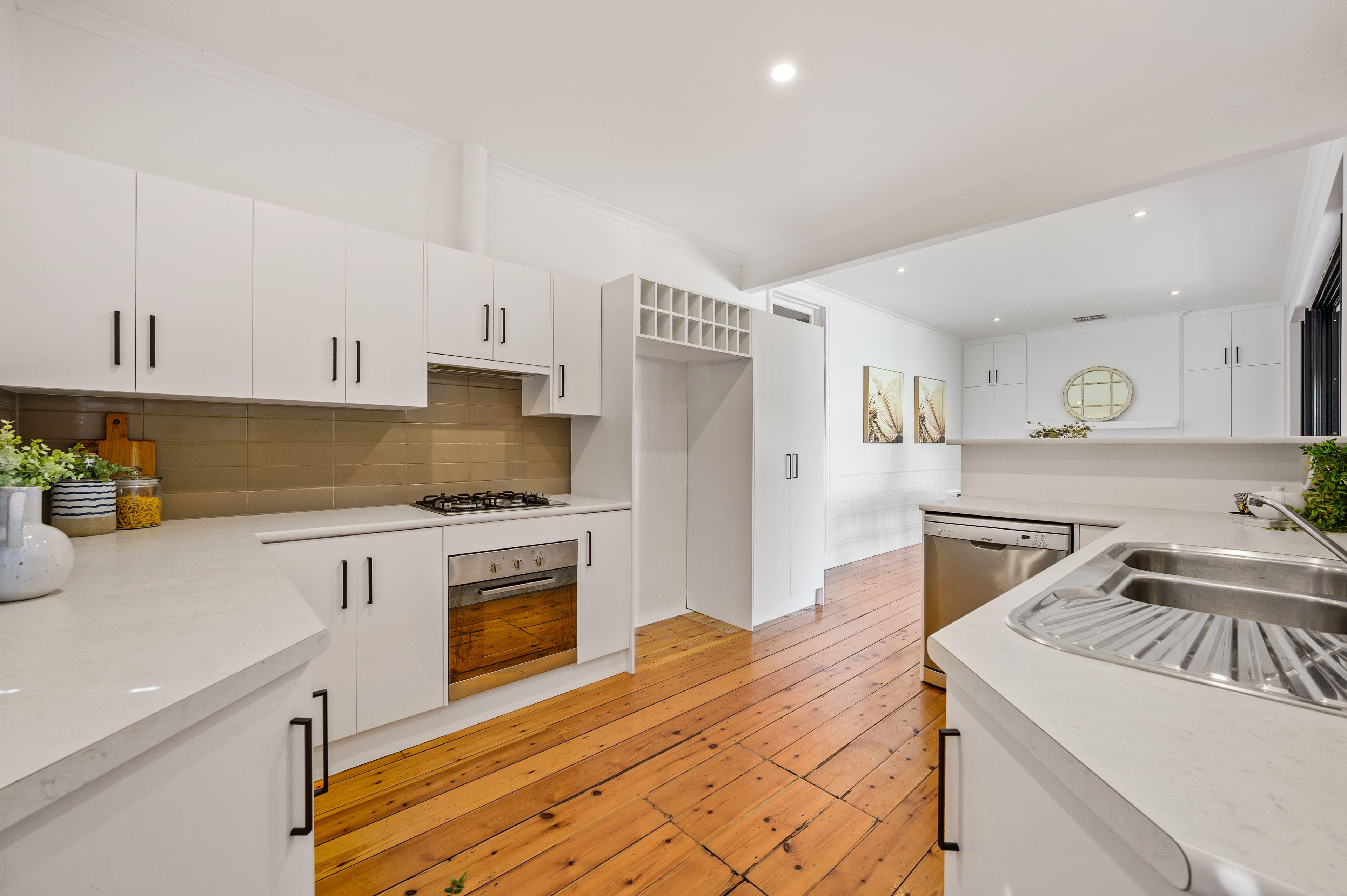 CHARACTER VILLA IN BEACHSIDE SUBURB!