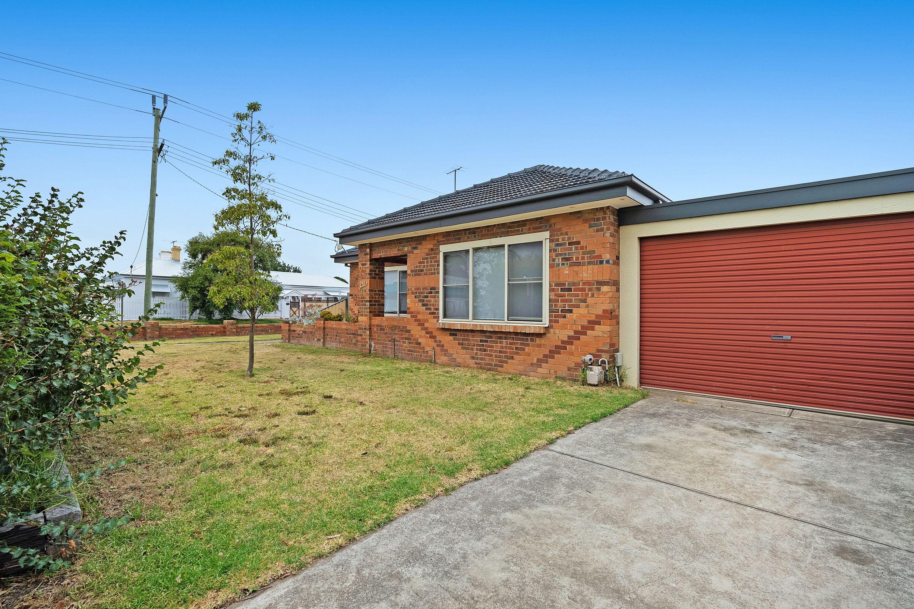 CLASSIC MEETS MODERN IN THE PERFECT LOCATION