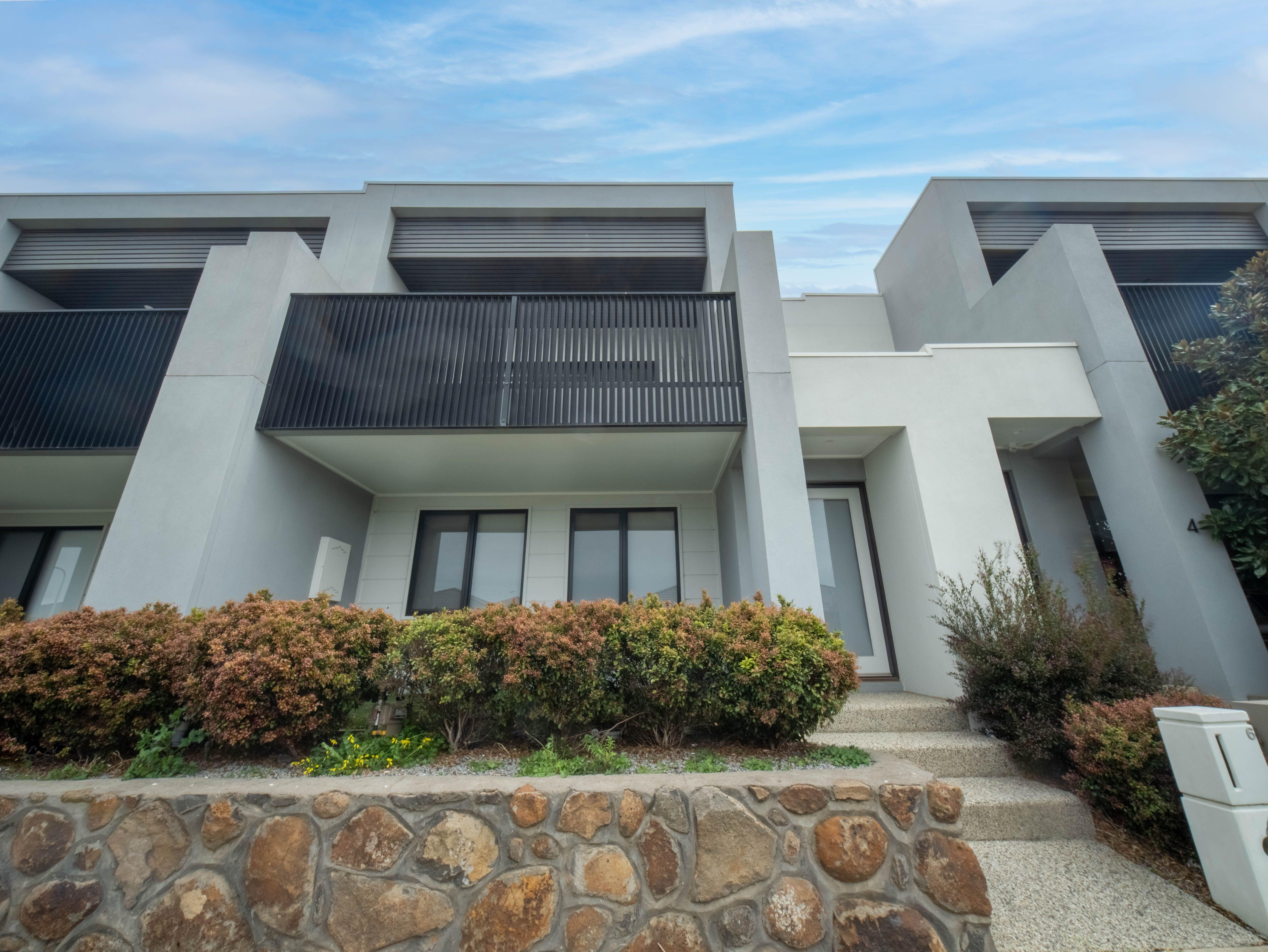 Prop-GPT: Townhouse: VIC Craigieburn, VIC 3064 Home For Rent