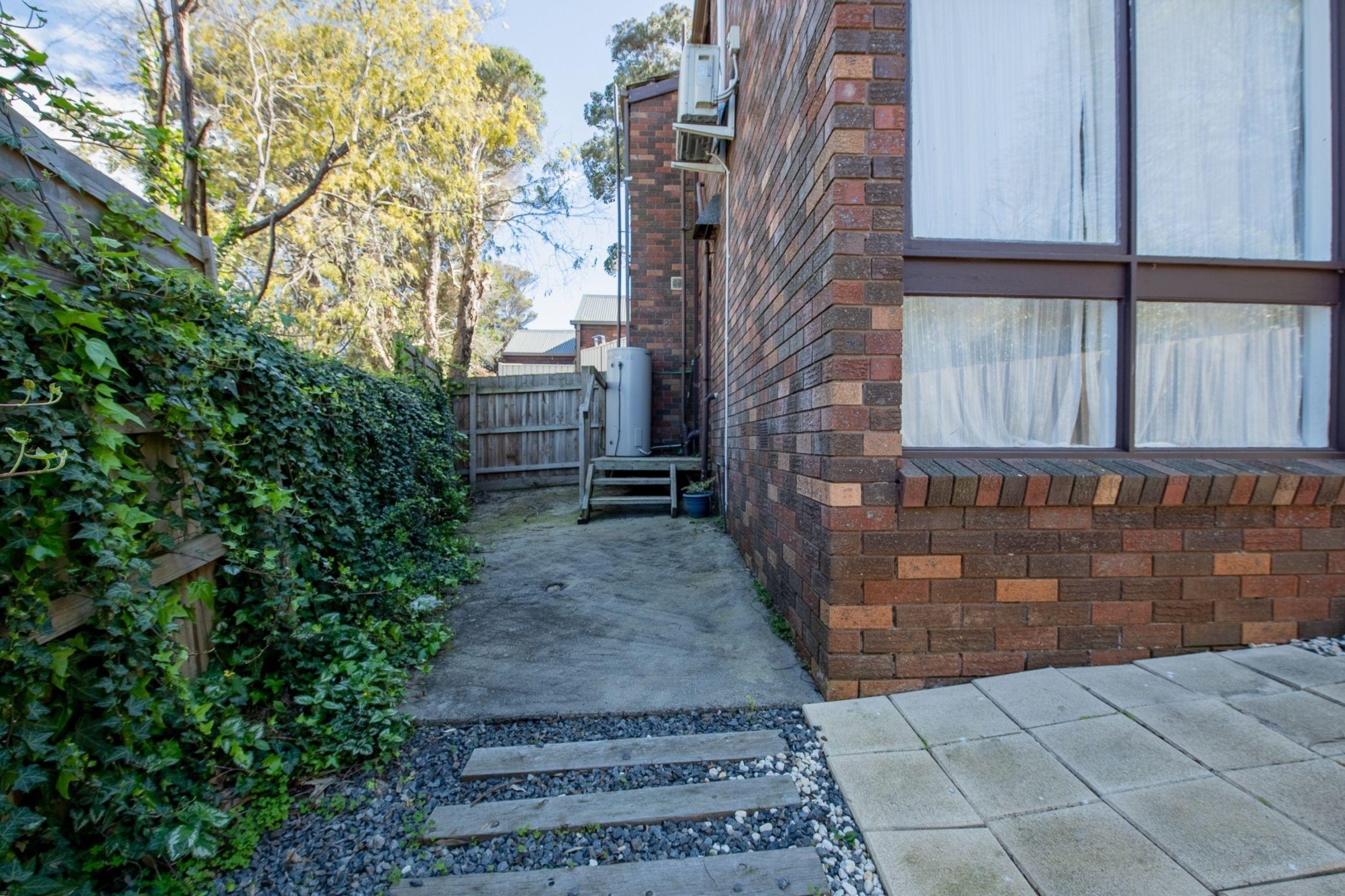 Modern Split Level Unit in Leongatha!