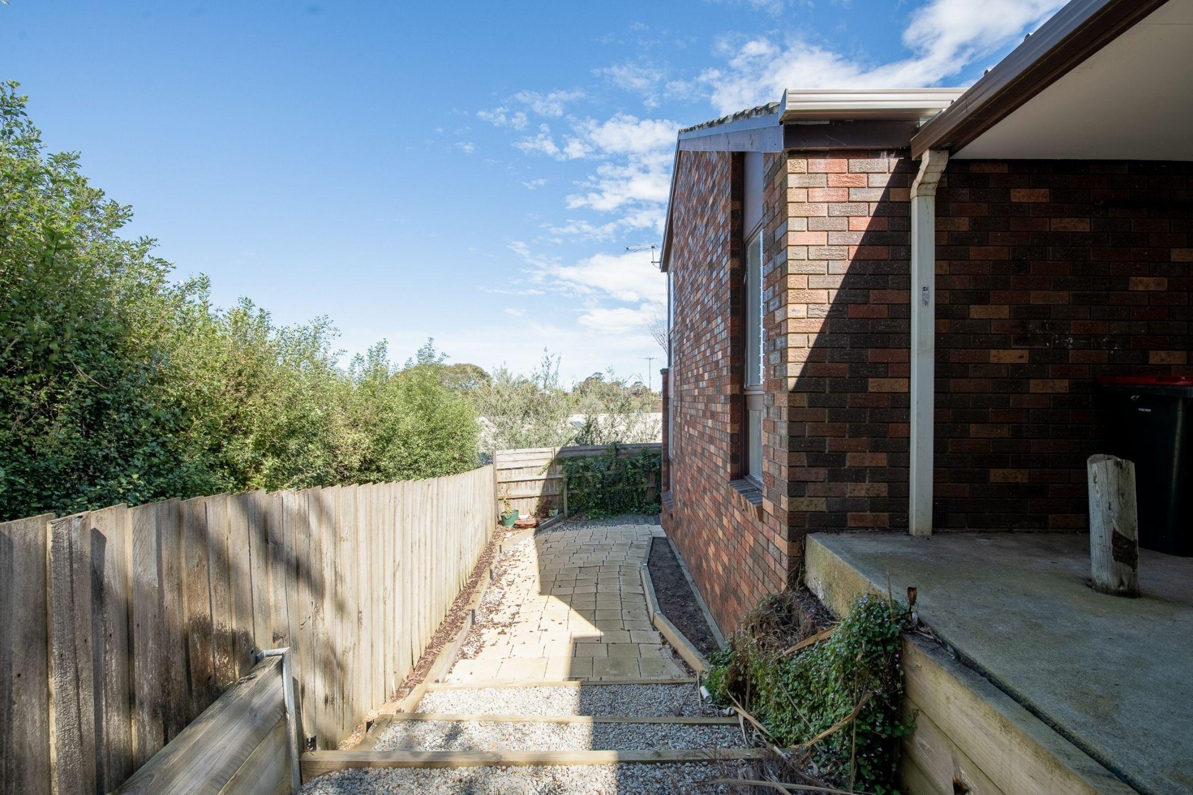 Modern Split Level Unit in Leongatha!