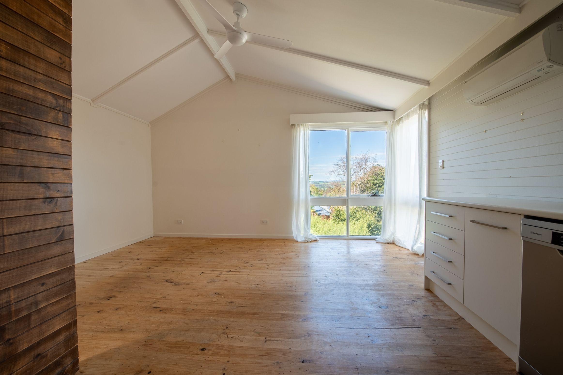 Modern Split Level Unit in Leongatha!