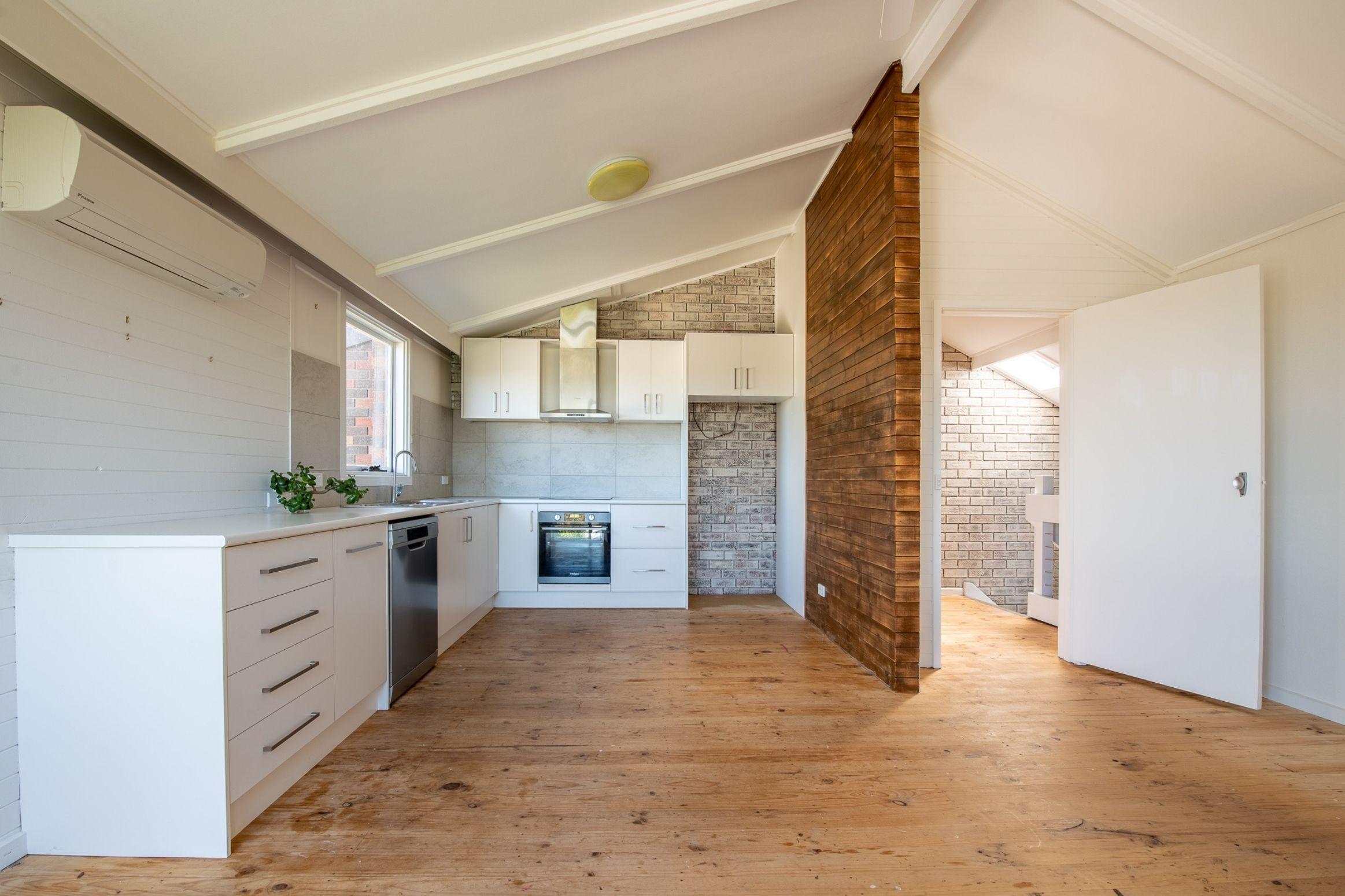 Modern Split Level Unit in Leongatha!