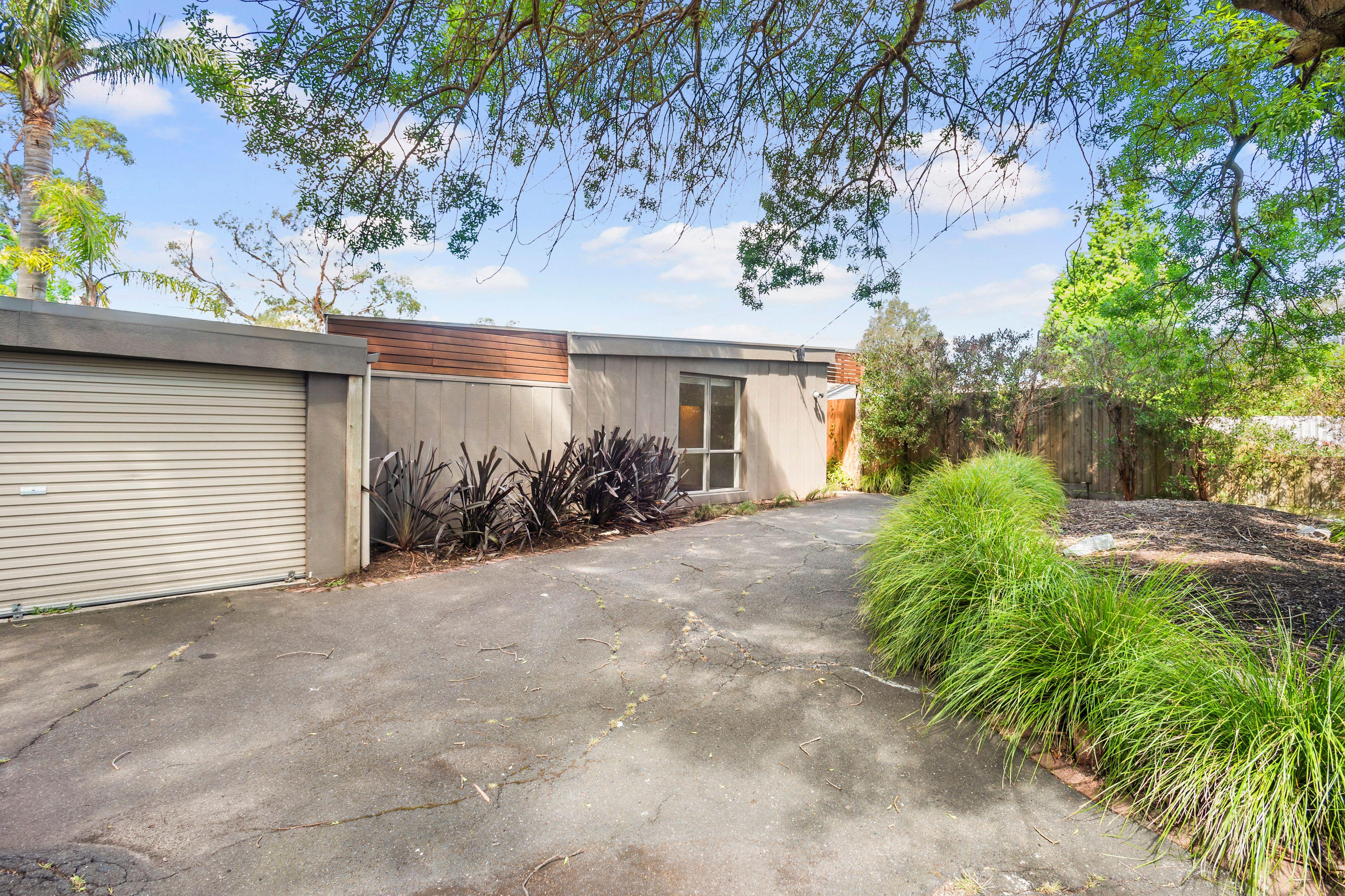 Prop-GPT: House: VIC Mount Eliza, VIC 3930 Home For Rent