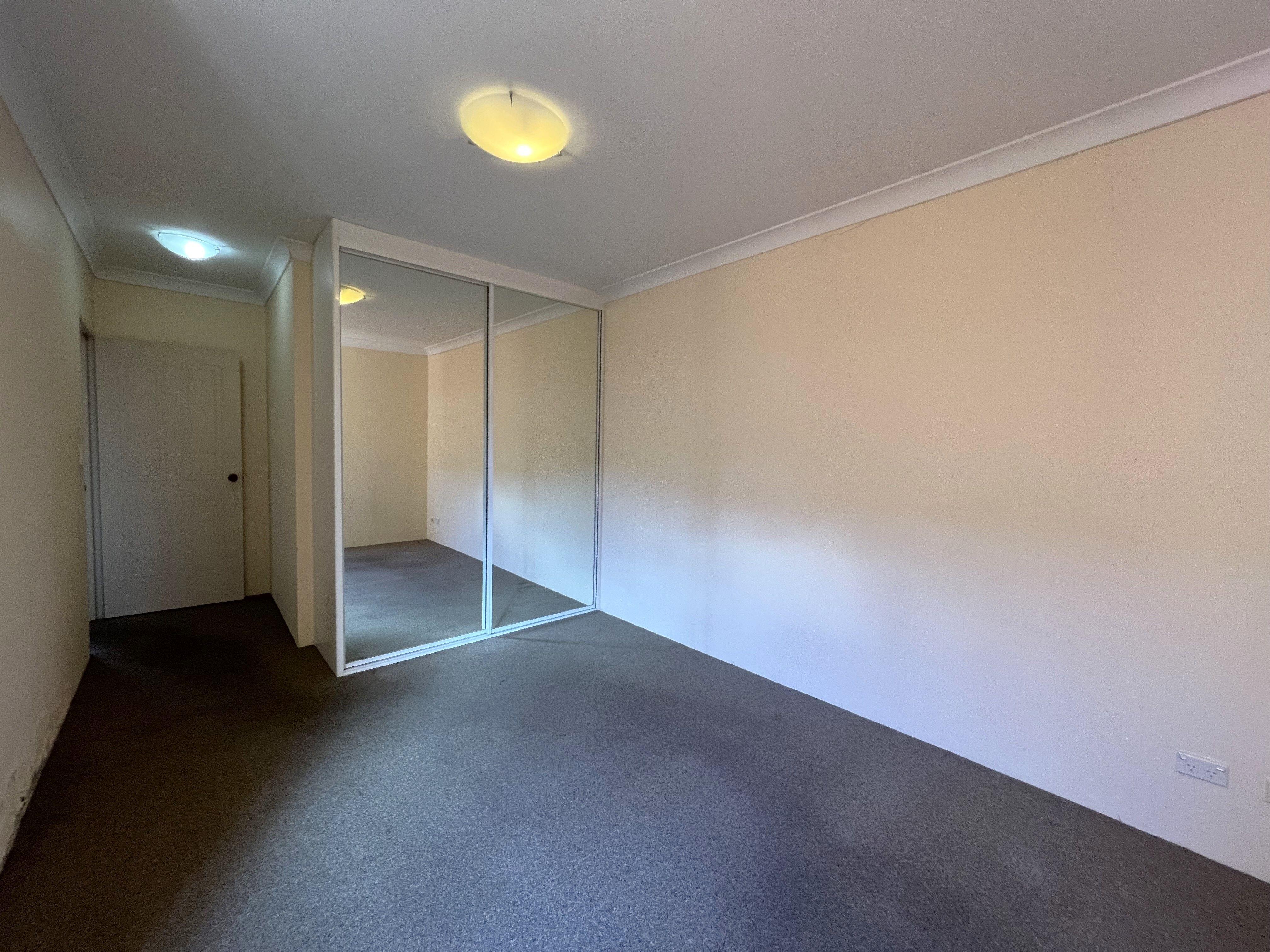 Big Unit Close To Shopping