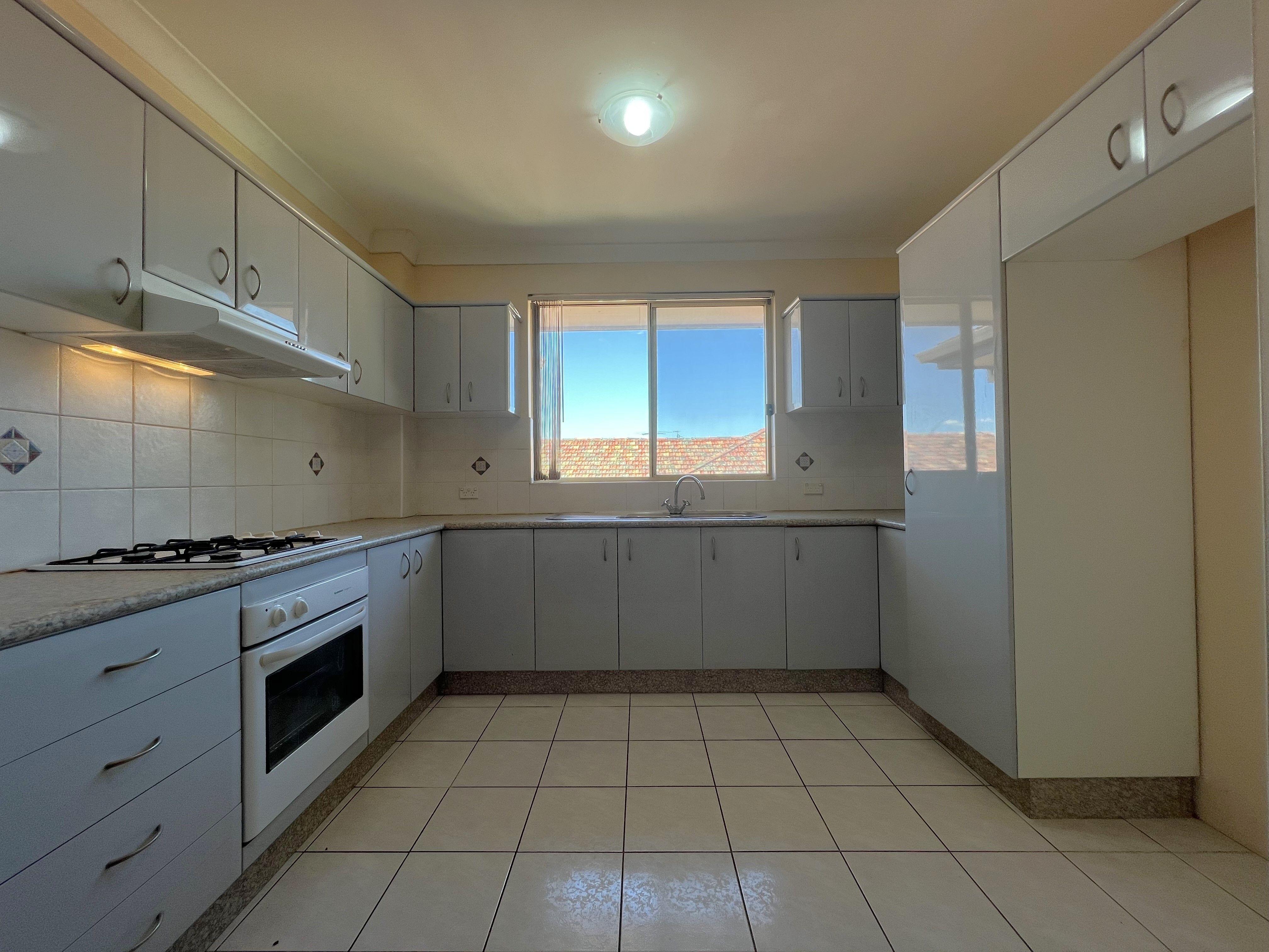 Big Unit Close To Shopping