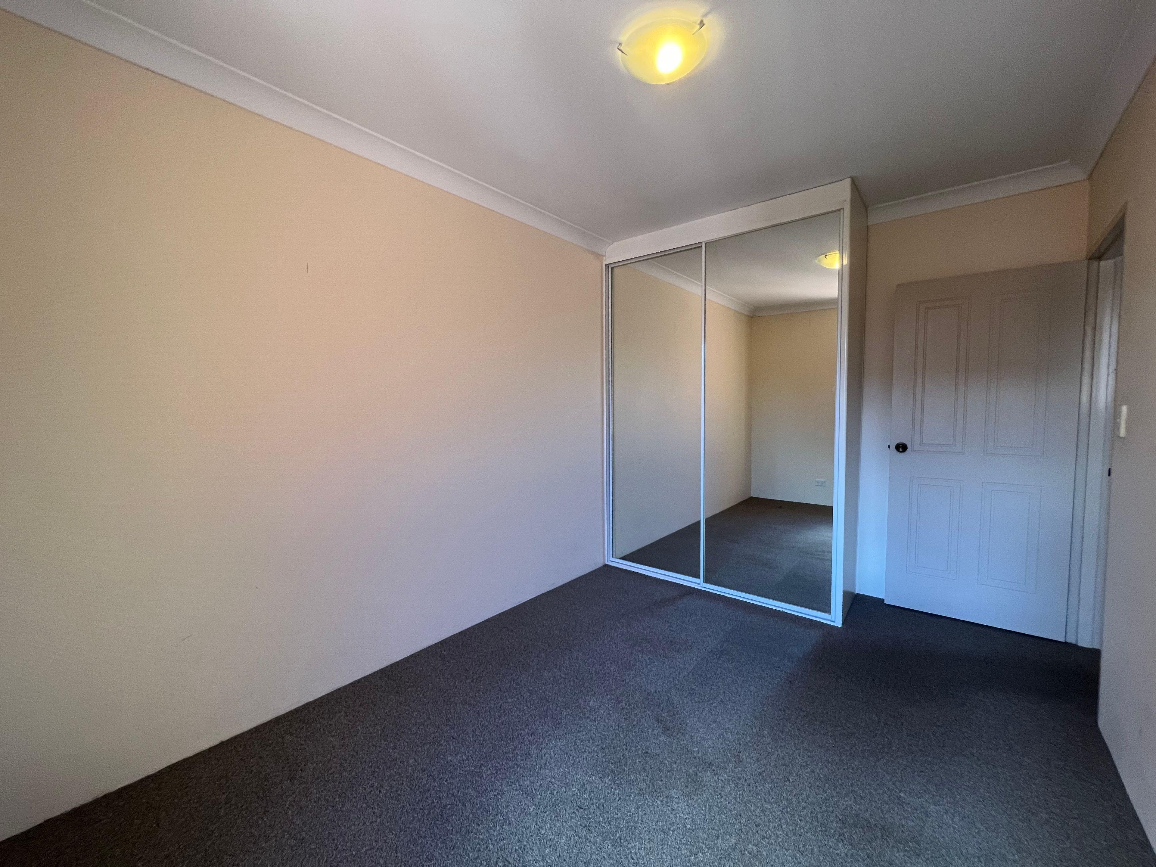 Big Unit Close To Shopping