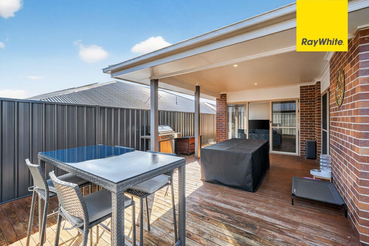 Gracious Family Living in Googong