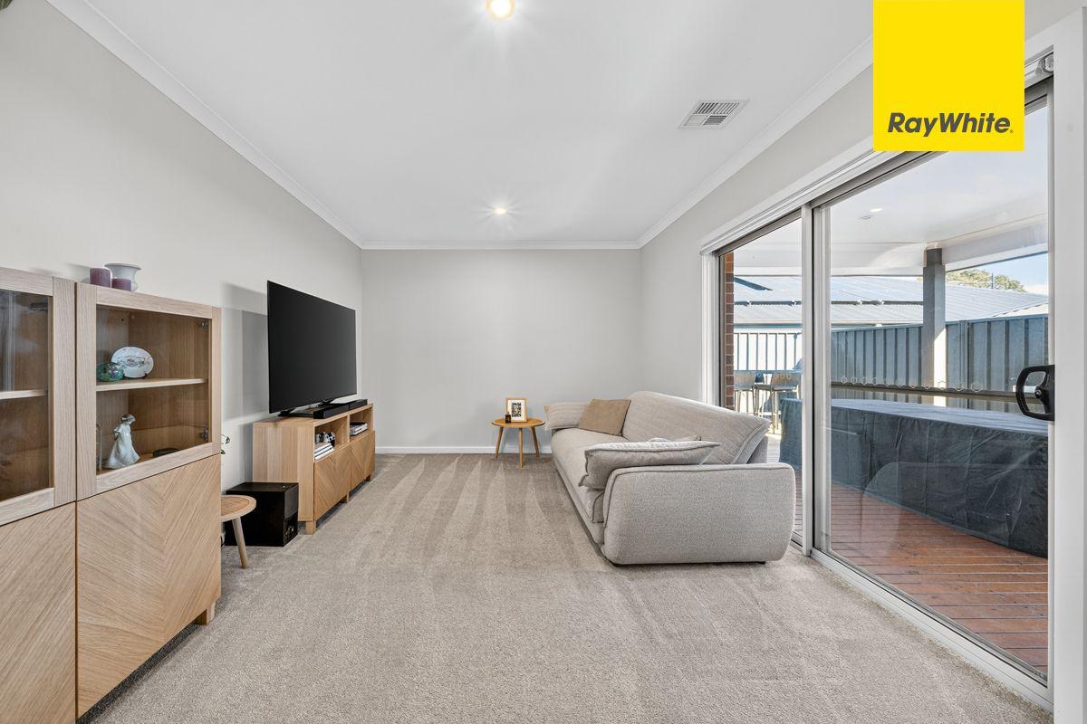 Gracious Family Living in Googong