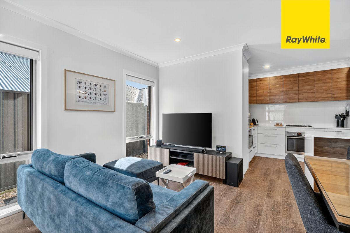 Gracious Family Living in Googong