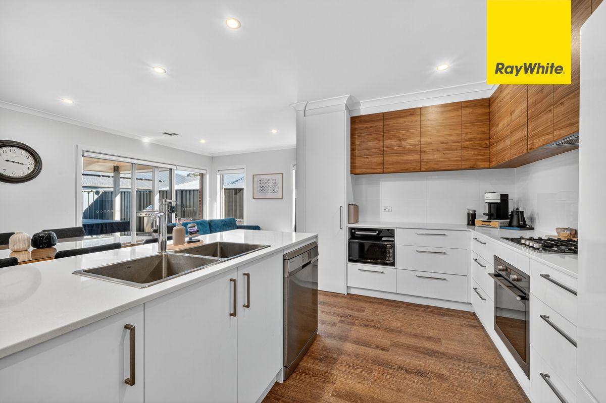 Gracious Family Living in Googong