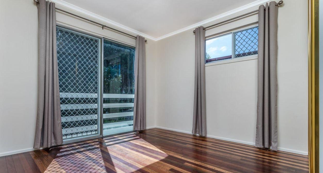 3 BEDROOM HIGHSET CLOSE TO THE BEACH