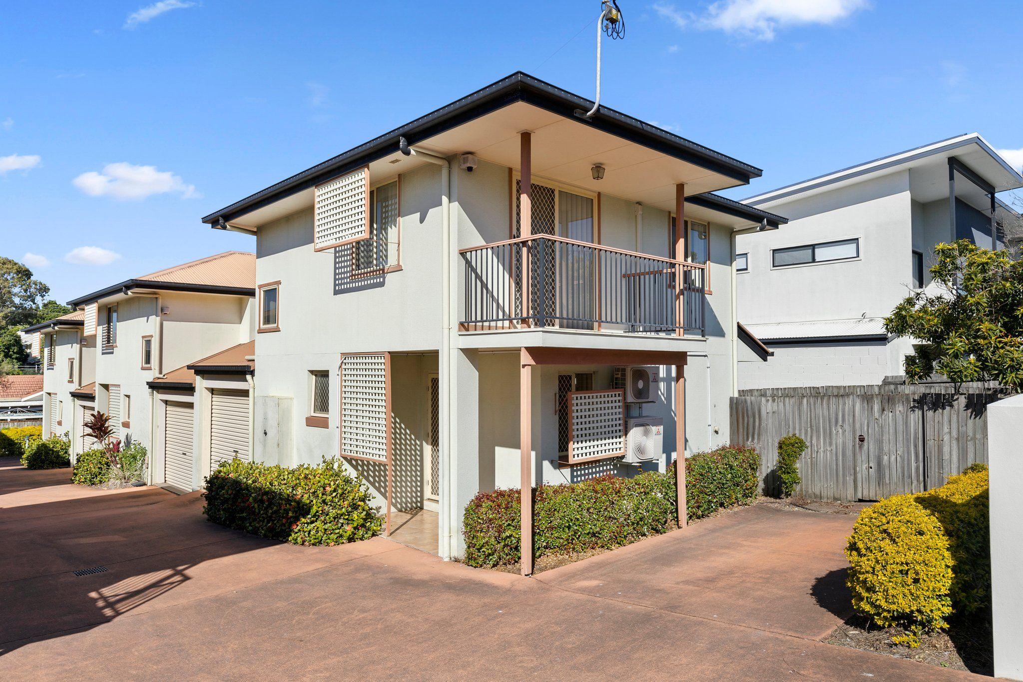 Prop-GPT: Townhouse: QLD Carina, QLD 4152 Home For Rent