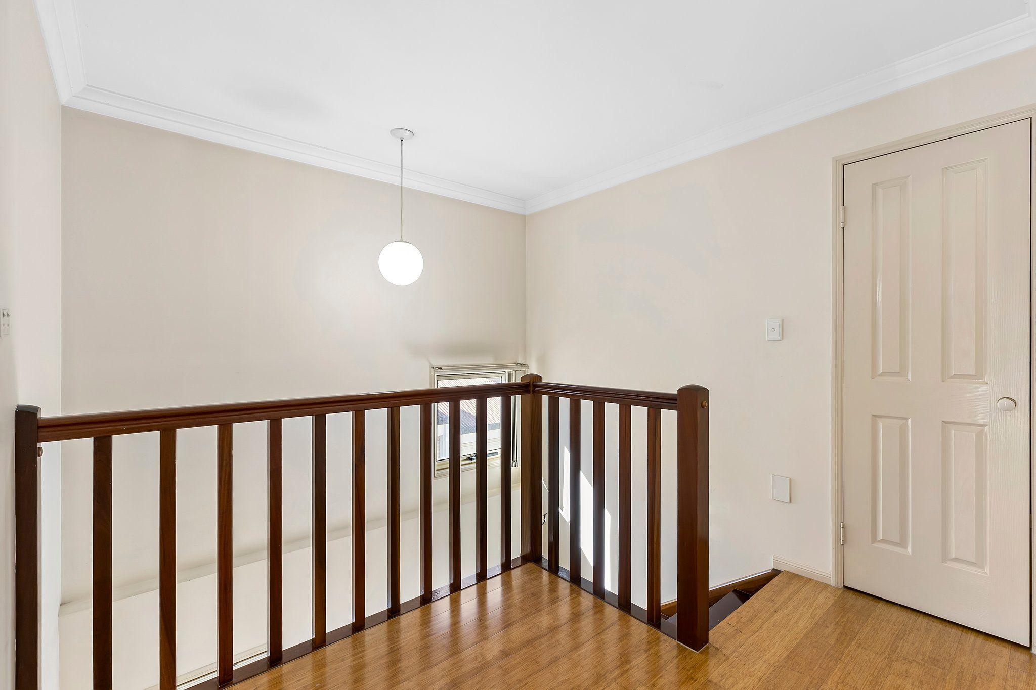 Spacious townhouse - Walk to Westfield Carindale!