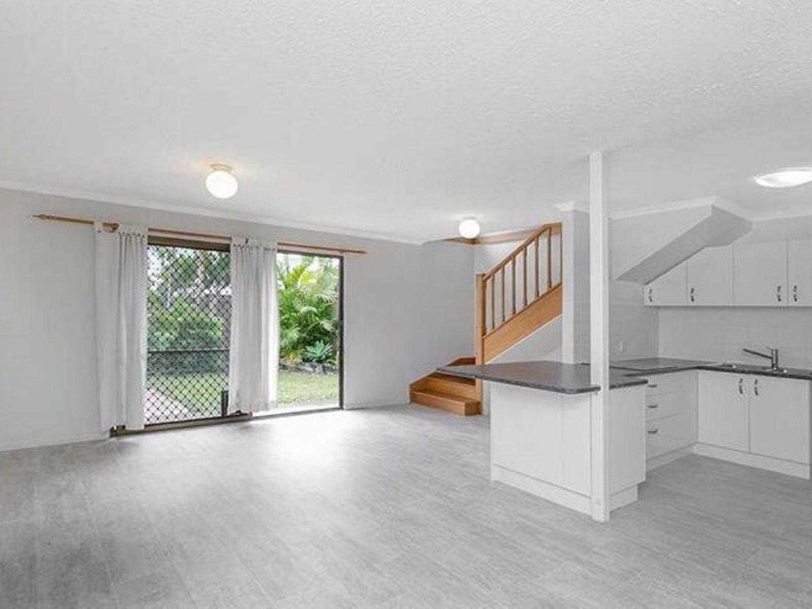 Prop-GPT: Townhouse: QLD Fairfield, QLD 4103 Home For Rent