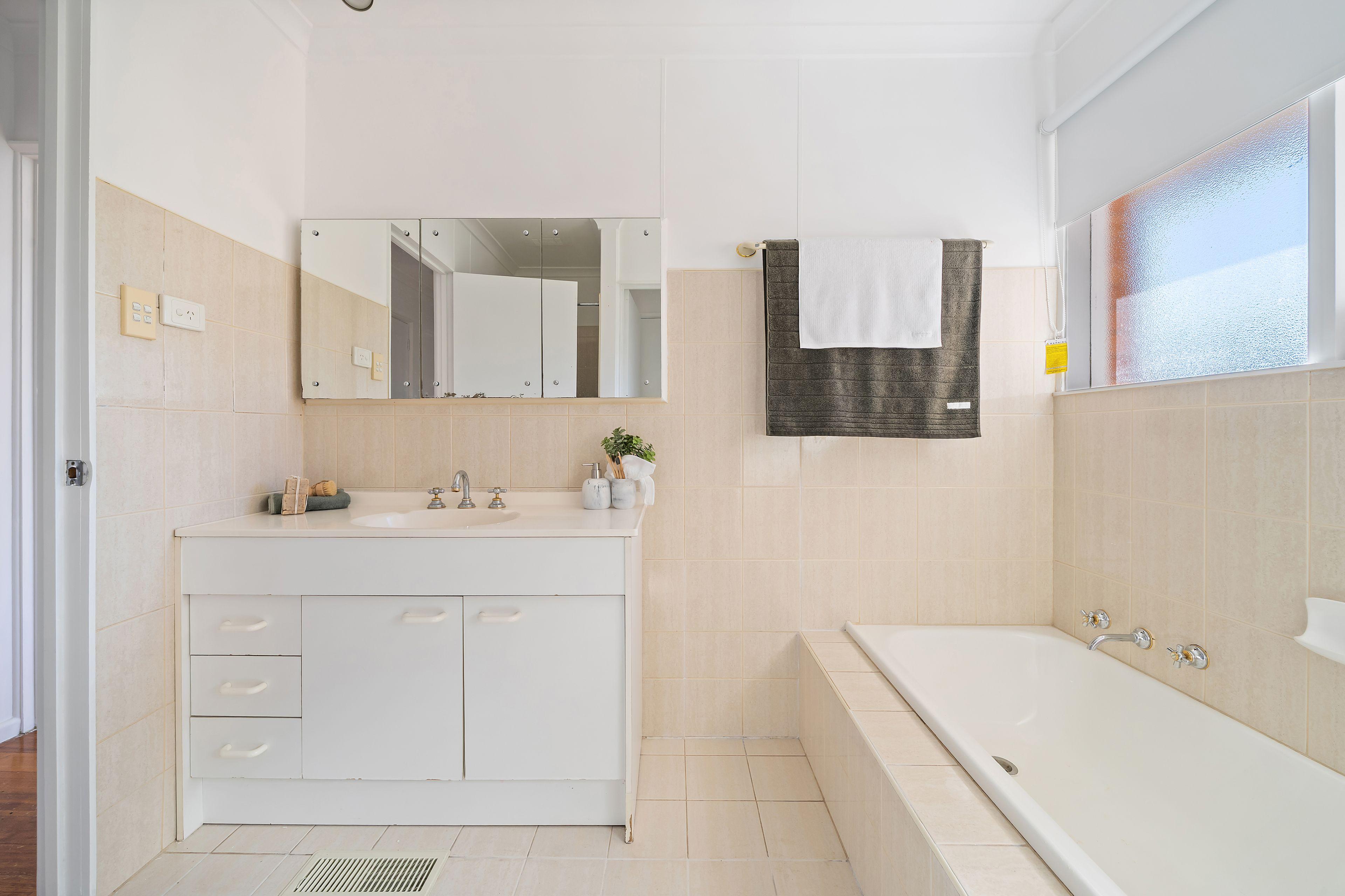 Chifley Home with Charm & Space