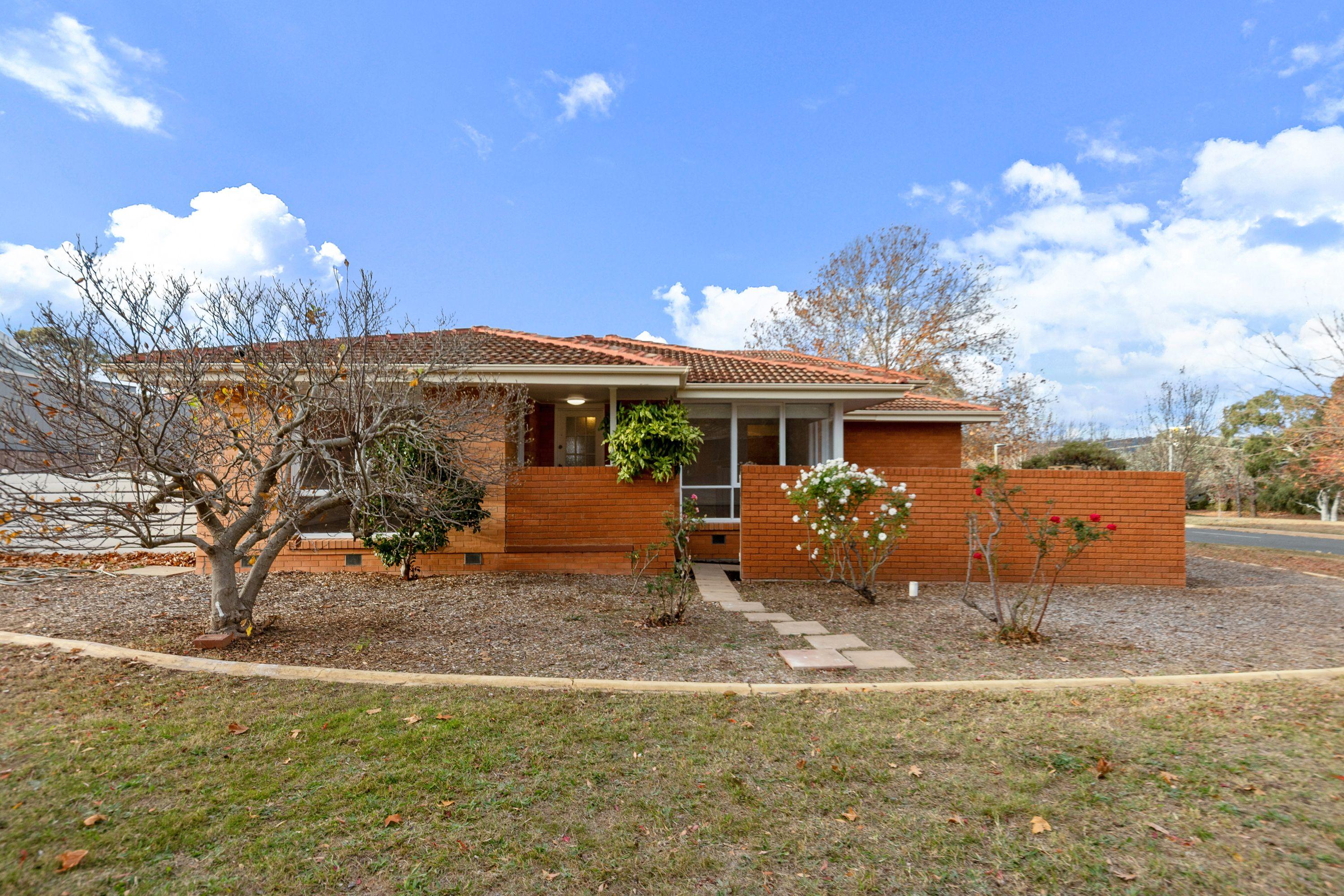 Chifley Home with Charm & Space