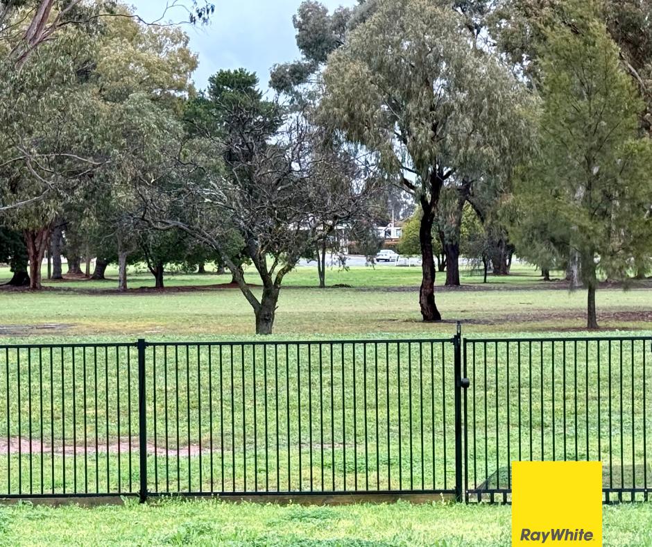 4-Bedroom Family Home Overlooking the Golf Course - Northlinks Estate, Tatura