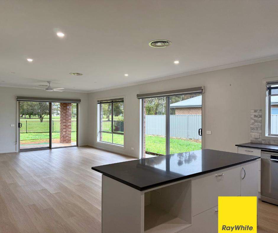 4-Bedroom Family Home Overlooking the Golf Course - Northlinks Estate, Tatura