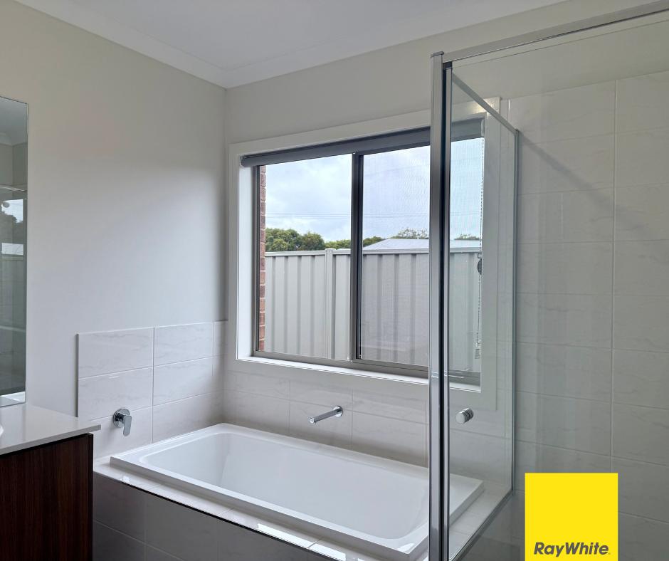 4-Bedroom Family Home Overlooking the Golf Course - Northlinks Estate, Tatura