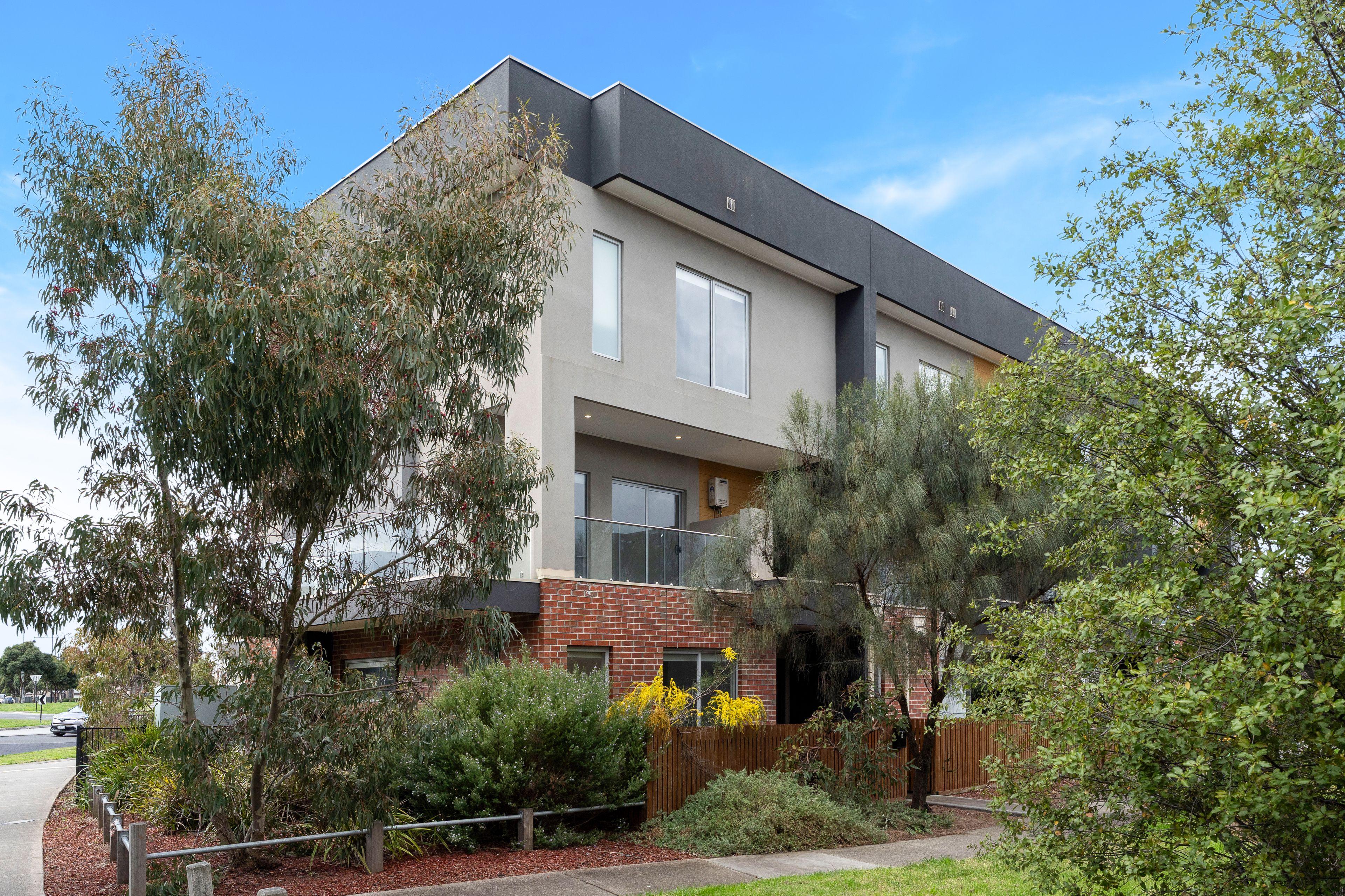 Prop-GPT: House: VIC Craigieburn, VIC 3064 Home For Rent
