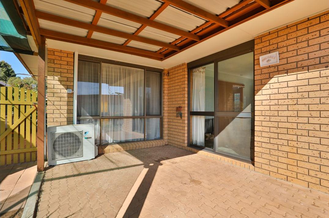 Very Neat Home in a Quiet Court Location