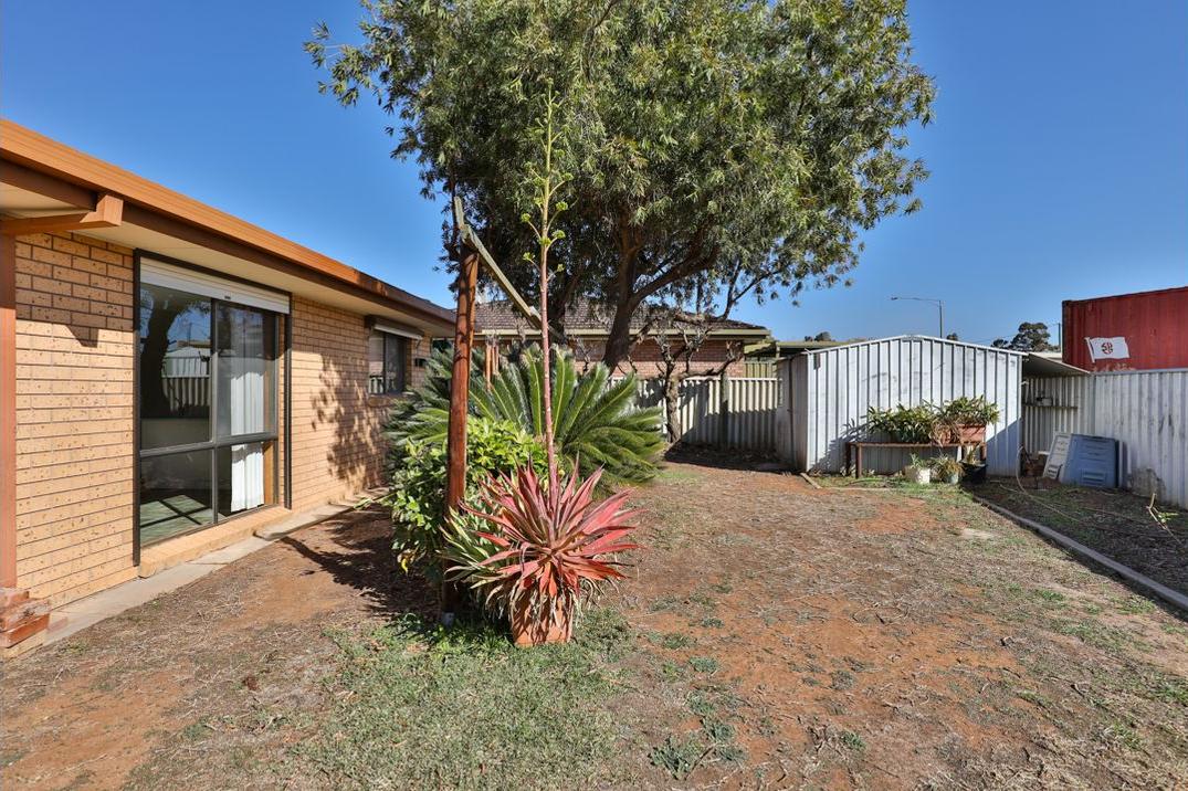 Very Neat Home in a Quiet Court Location
