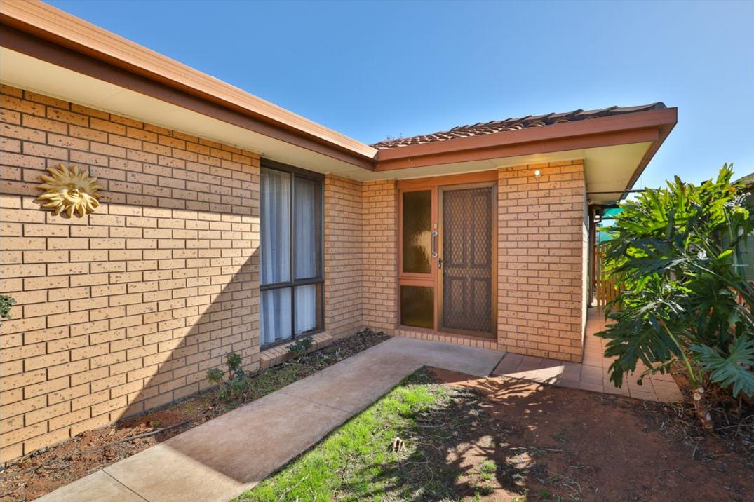 Very Neat Home in a Quiet Court Location