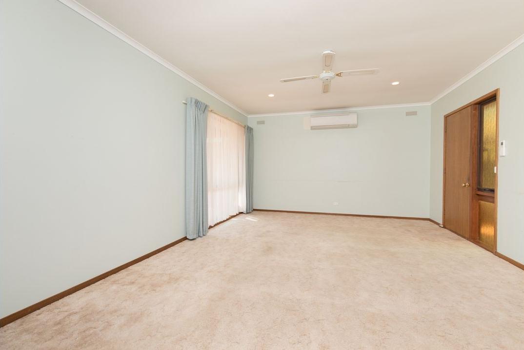 Very Neat Home in a Quiet Court Location
