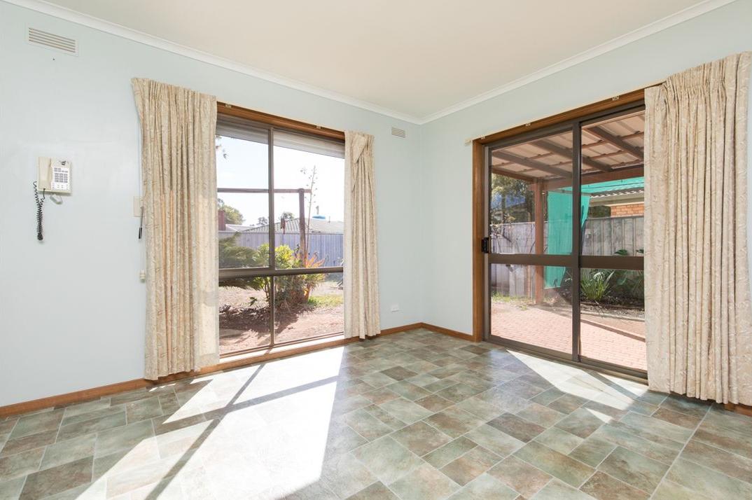 Very Neat Home in a Quiet Court Location
