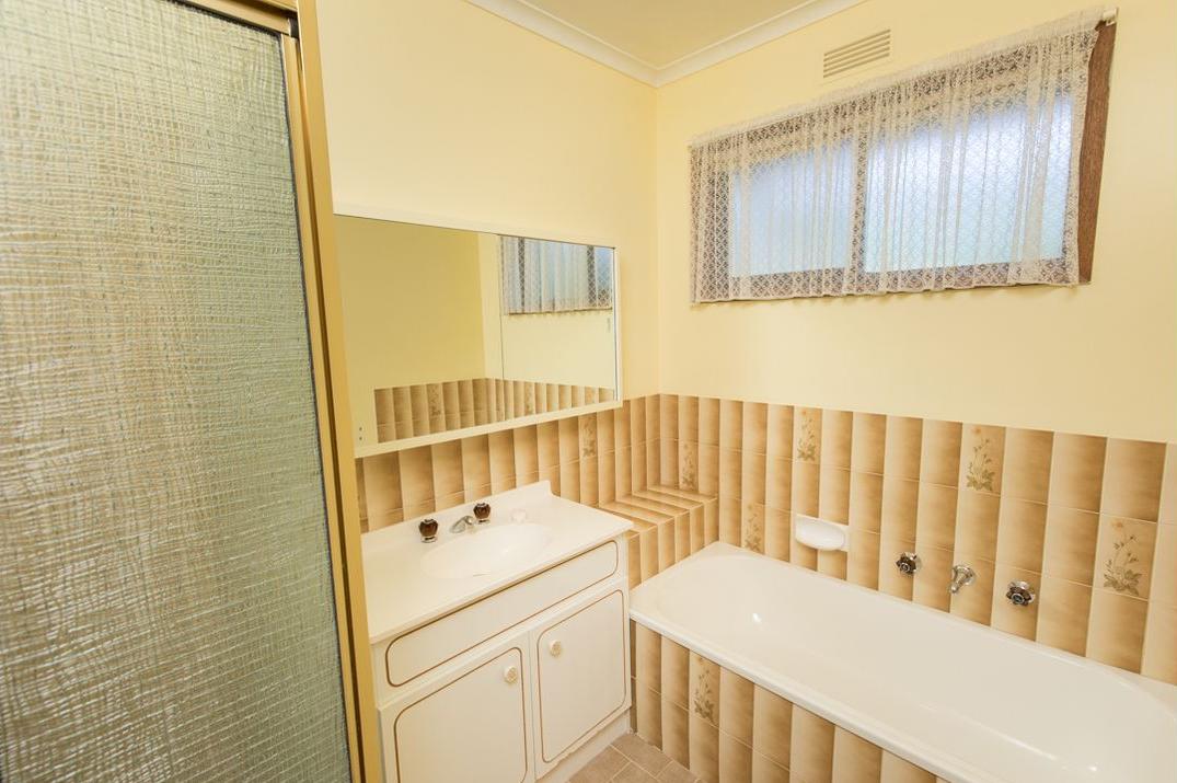 Very Neat Home in a Quiet Court Location