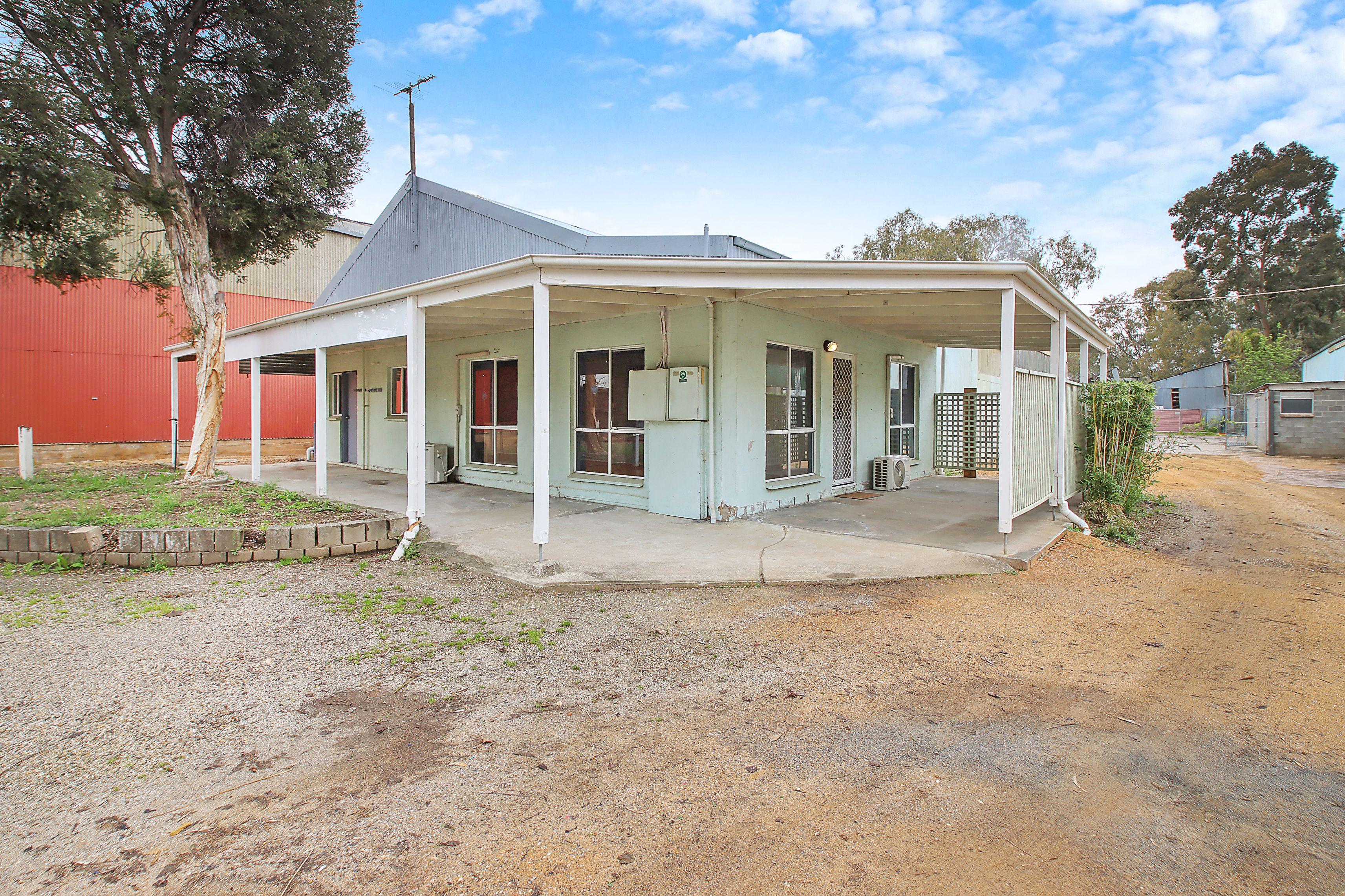 Prop-GPT: House: VIC West Wodonga, VIC 3690 Home For Rent