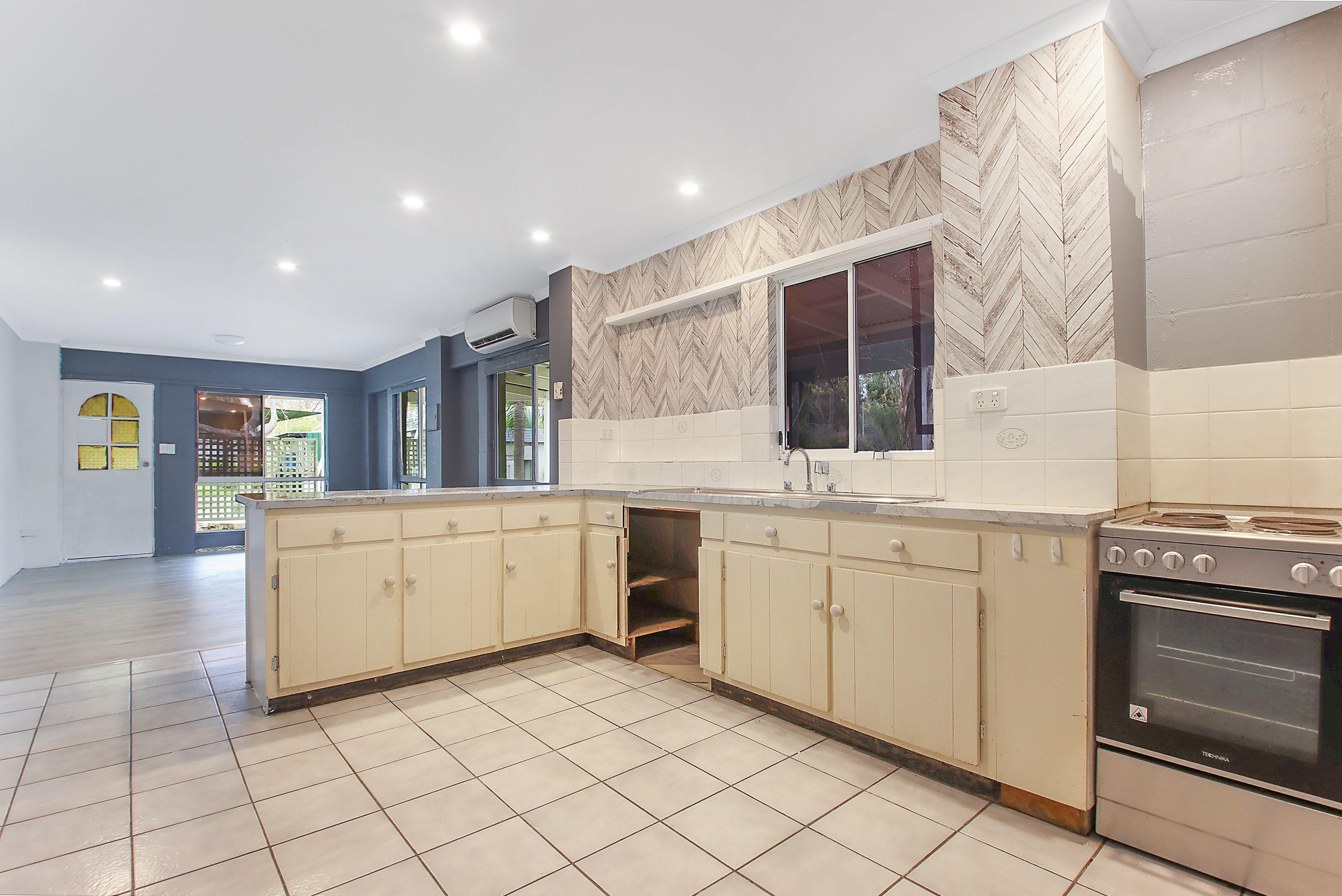 Two Bedroom Unit in Convenient Gateway Island Location