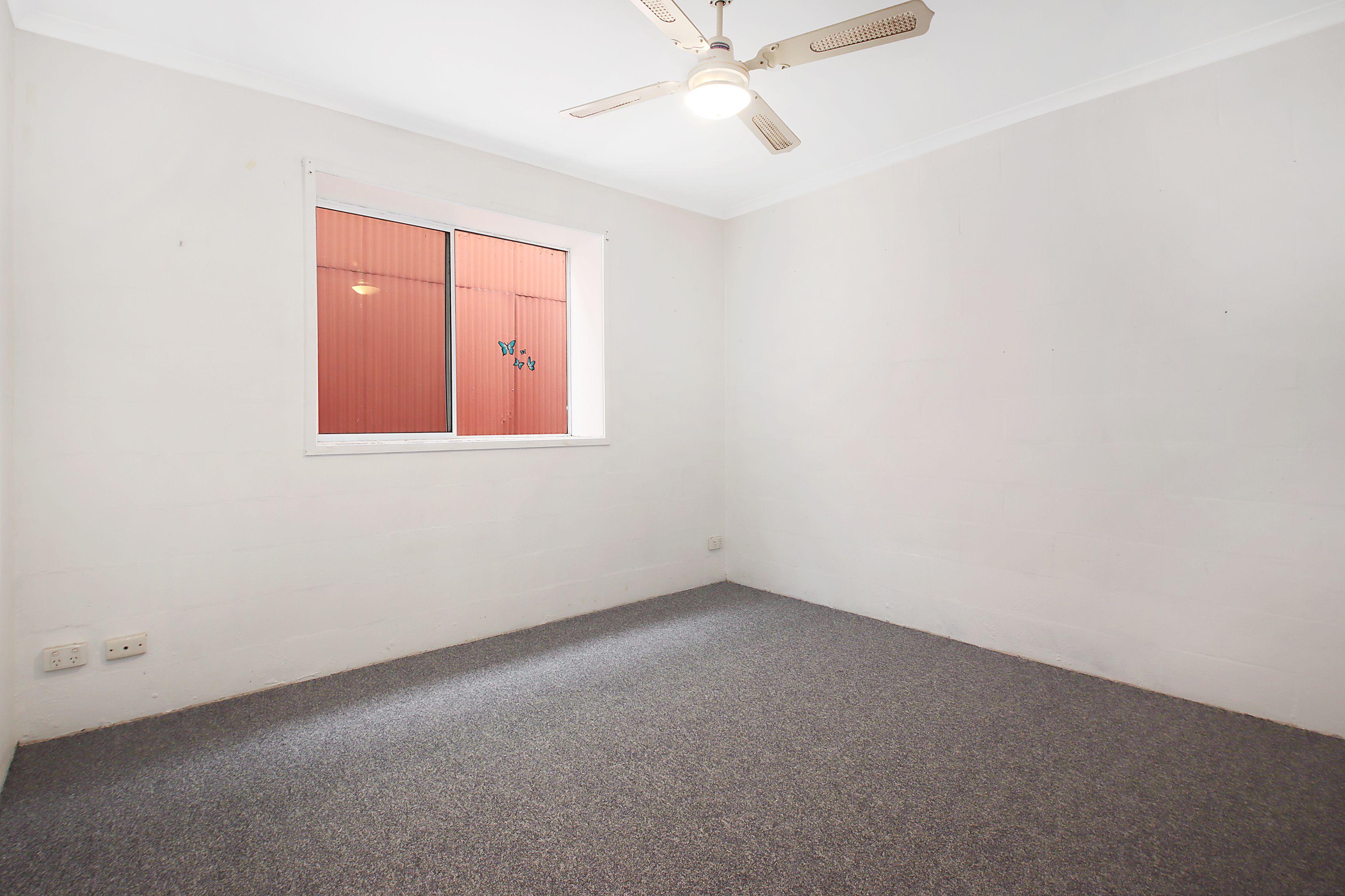 Two Bedroom Unit in Convenient Gateway Island Location