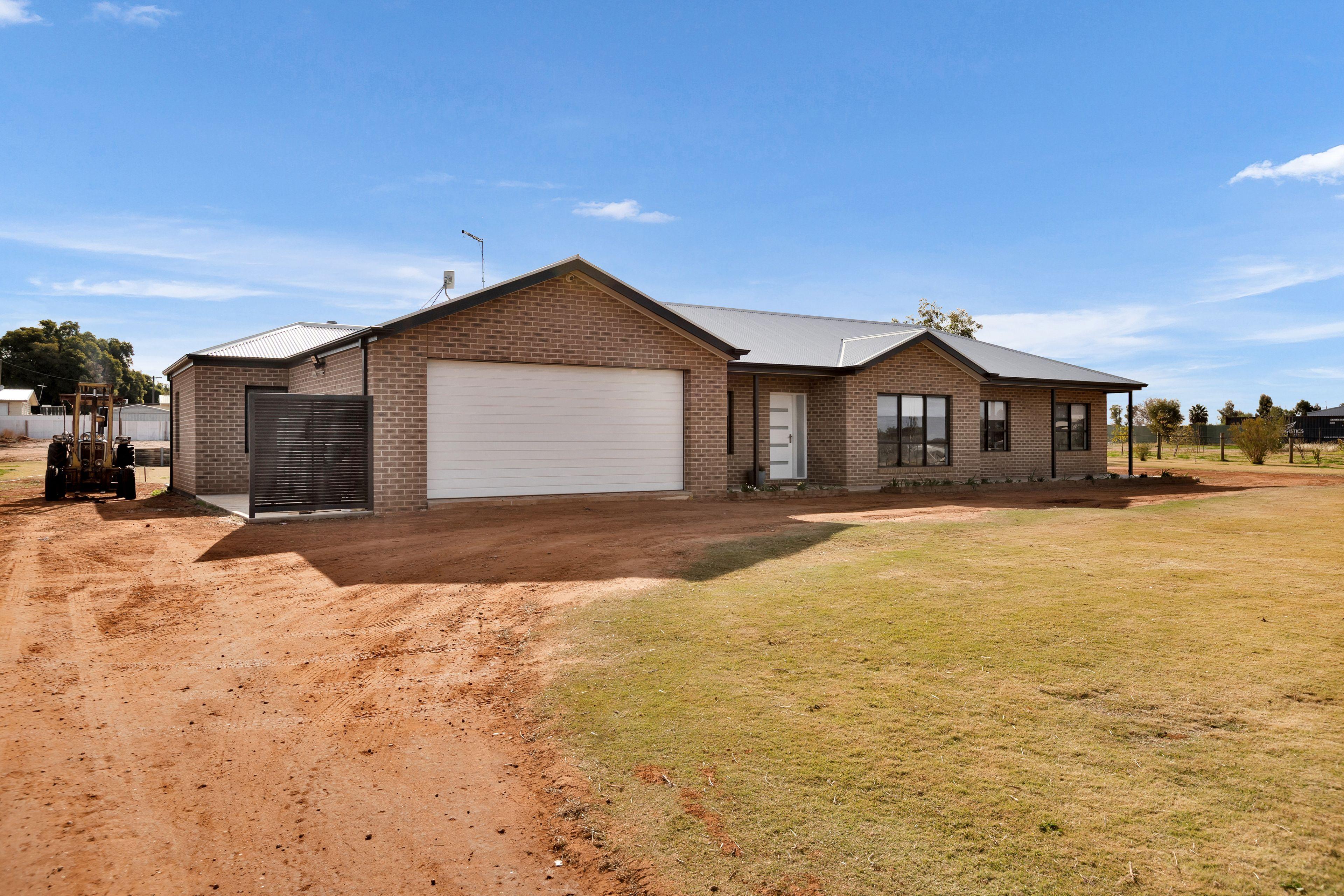 Spacious Family Home in Coomealla