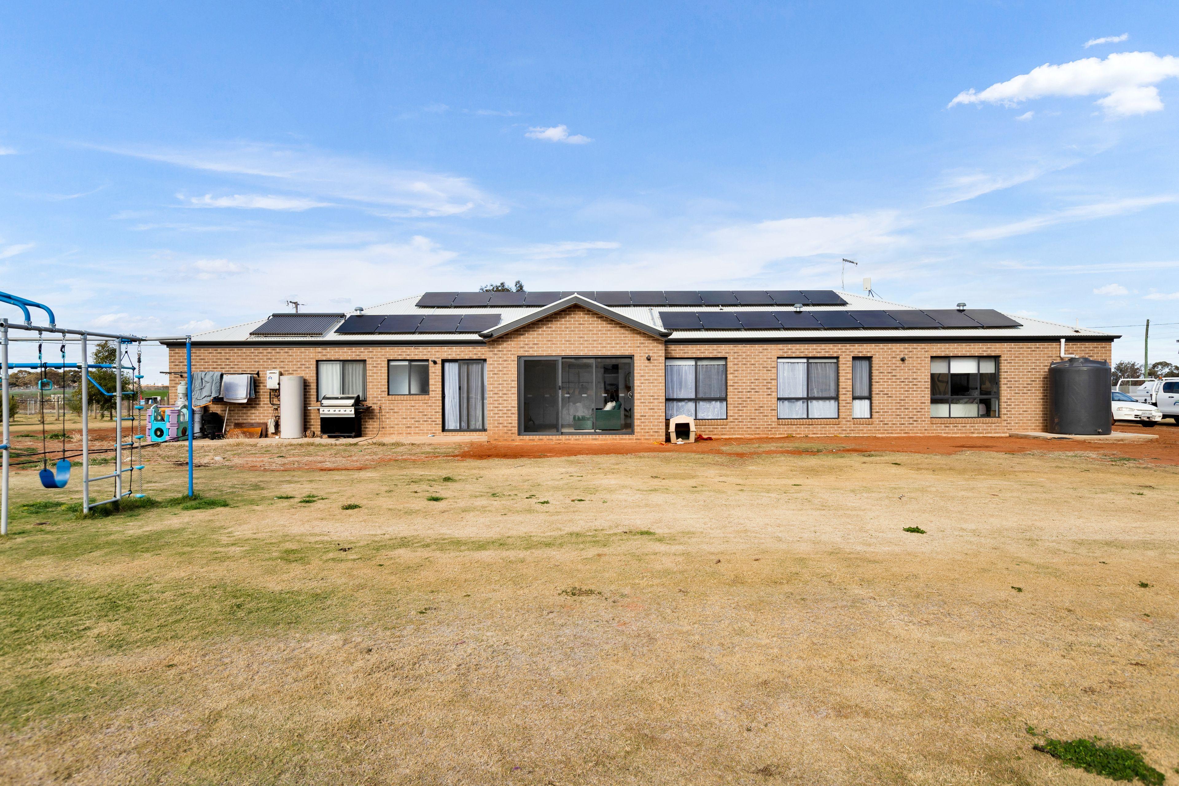 Spacious Family Home in Coomealla