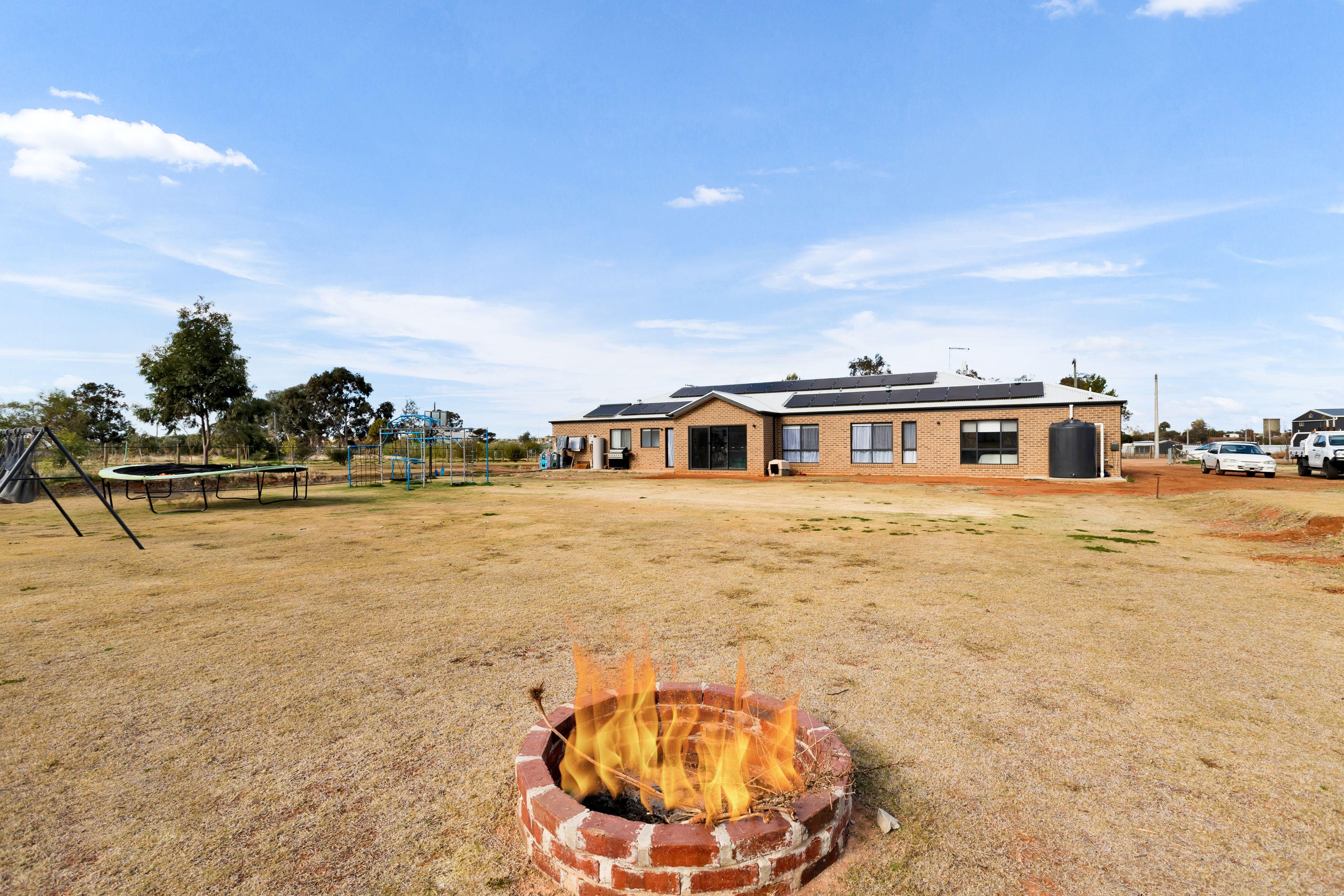 Spacious Family Home in Coomealla