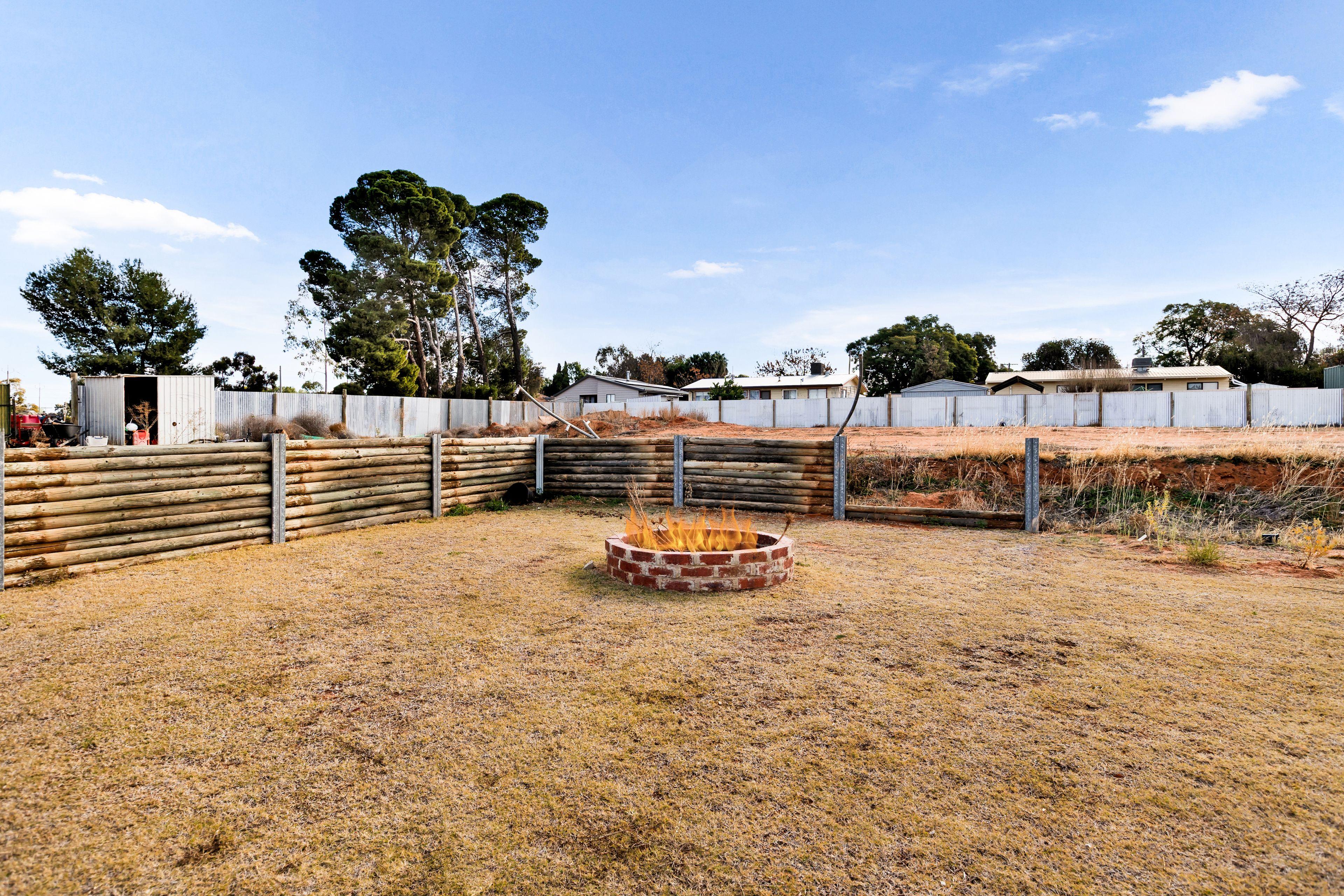 Spacious Family Home in Coomealla