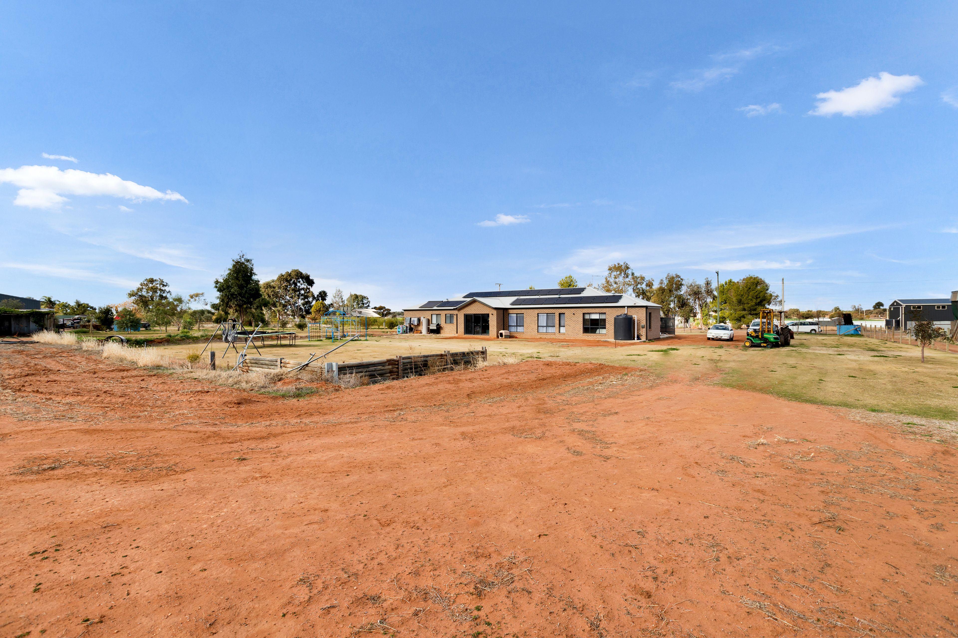 Spacious Family Home in Coomealla