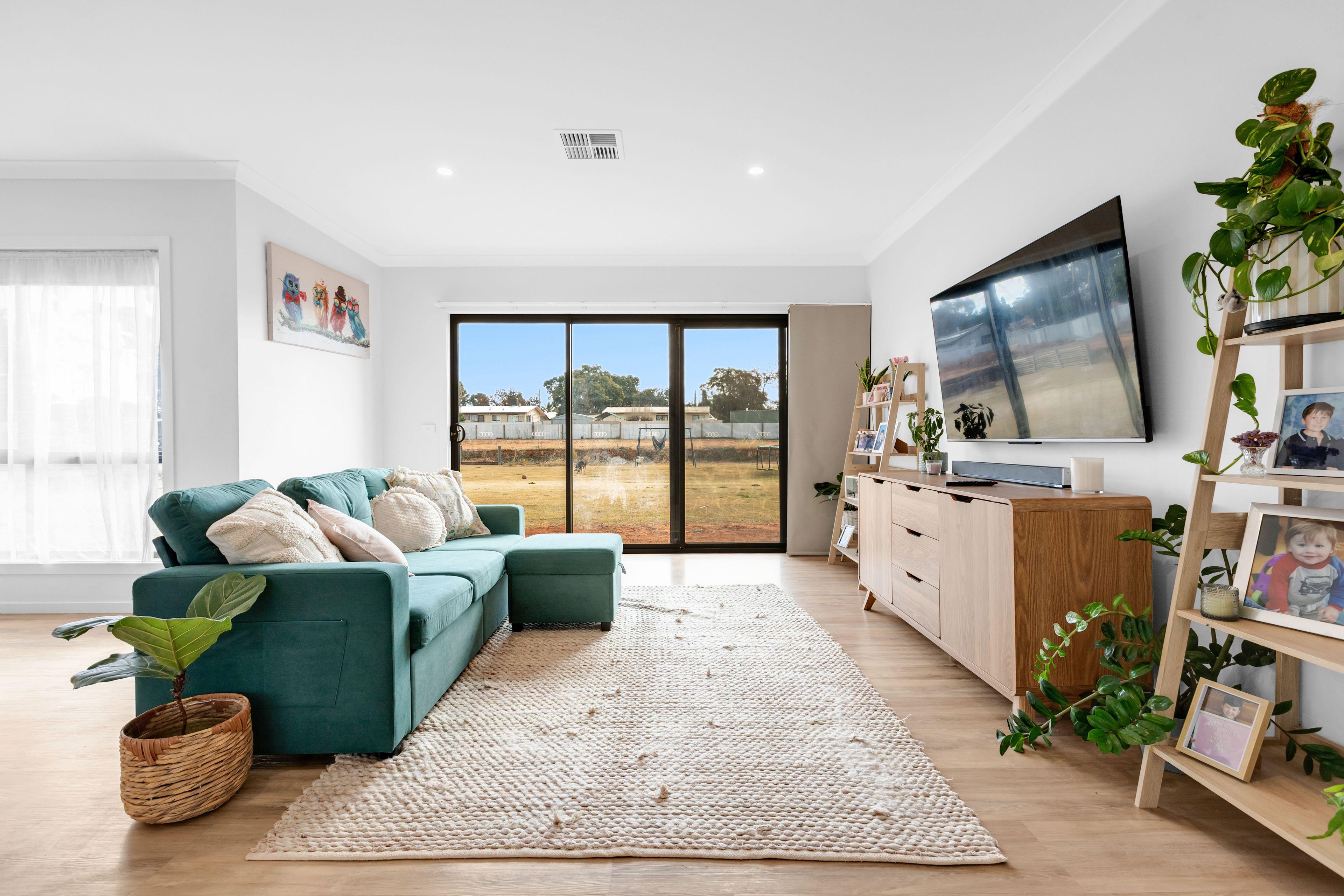 Spacious Family Home in Coomealla