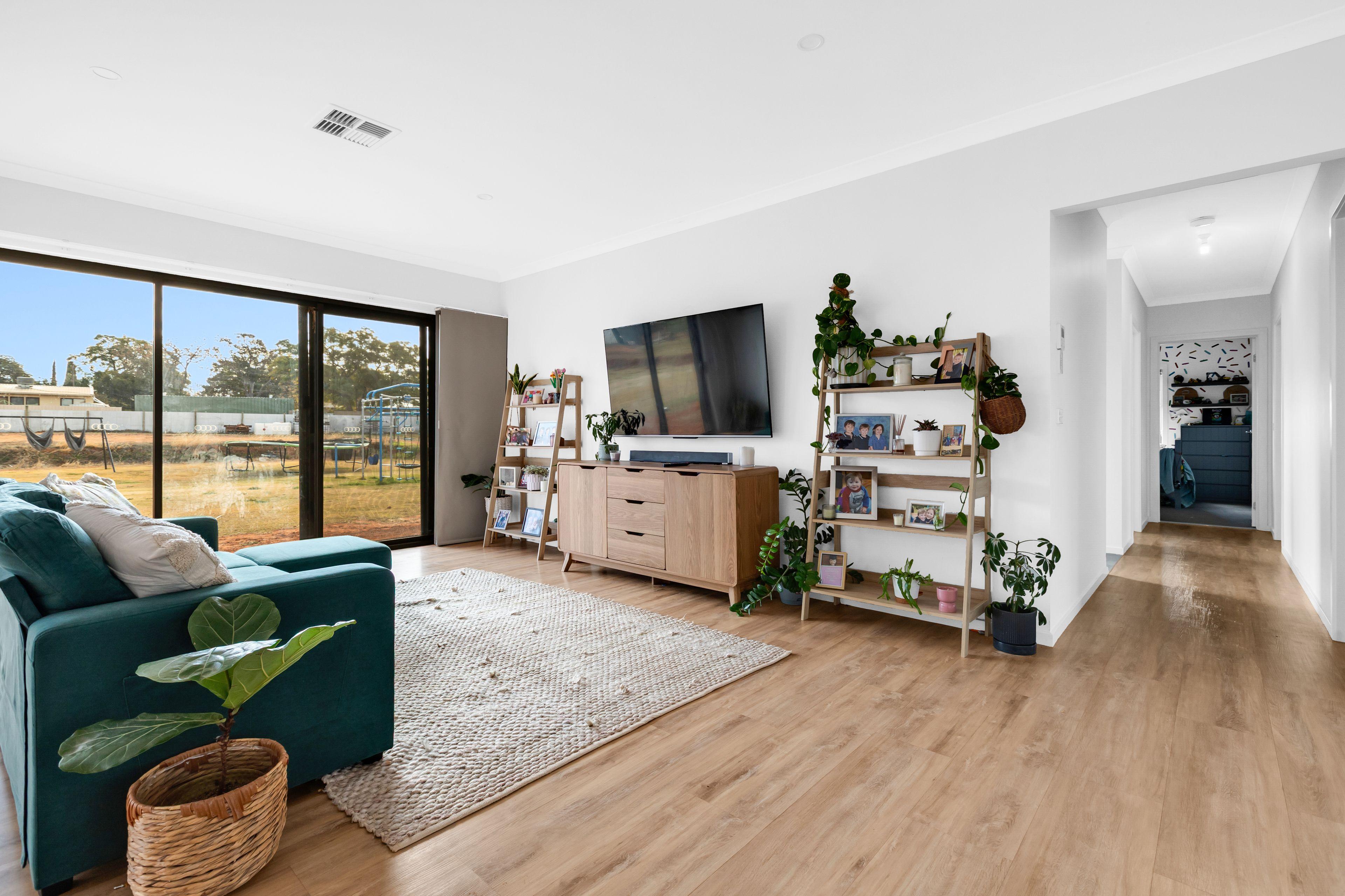 Spacious Family Home in Coomealla