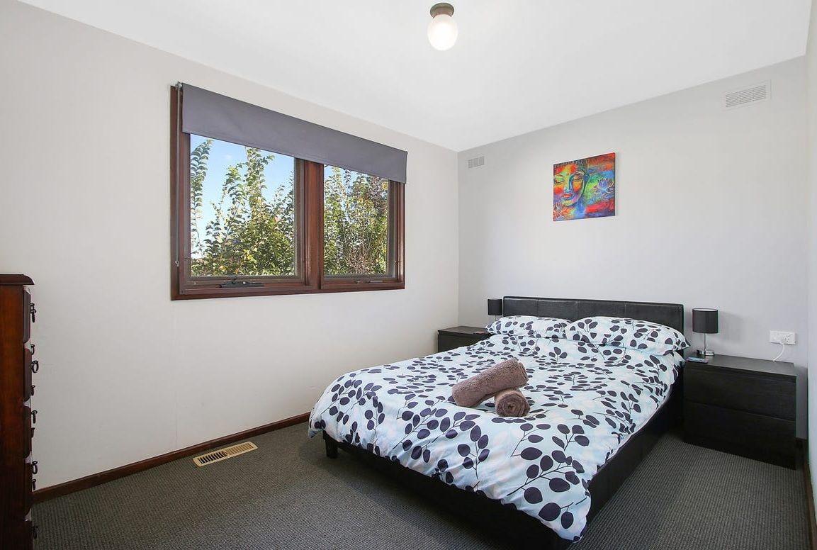 ONLY 4 MINS FROM LAVINGTON PLAZA & 2 MINS FROM SPRINGDALE HEIGHTS TAVERN!!