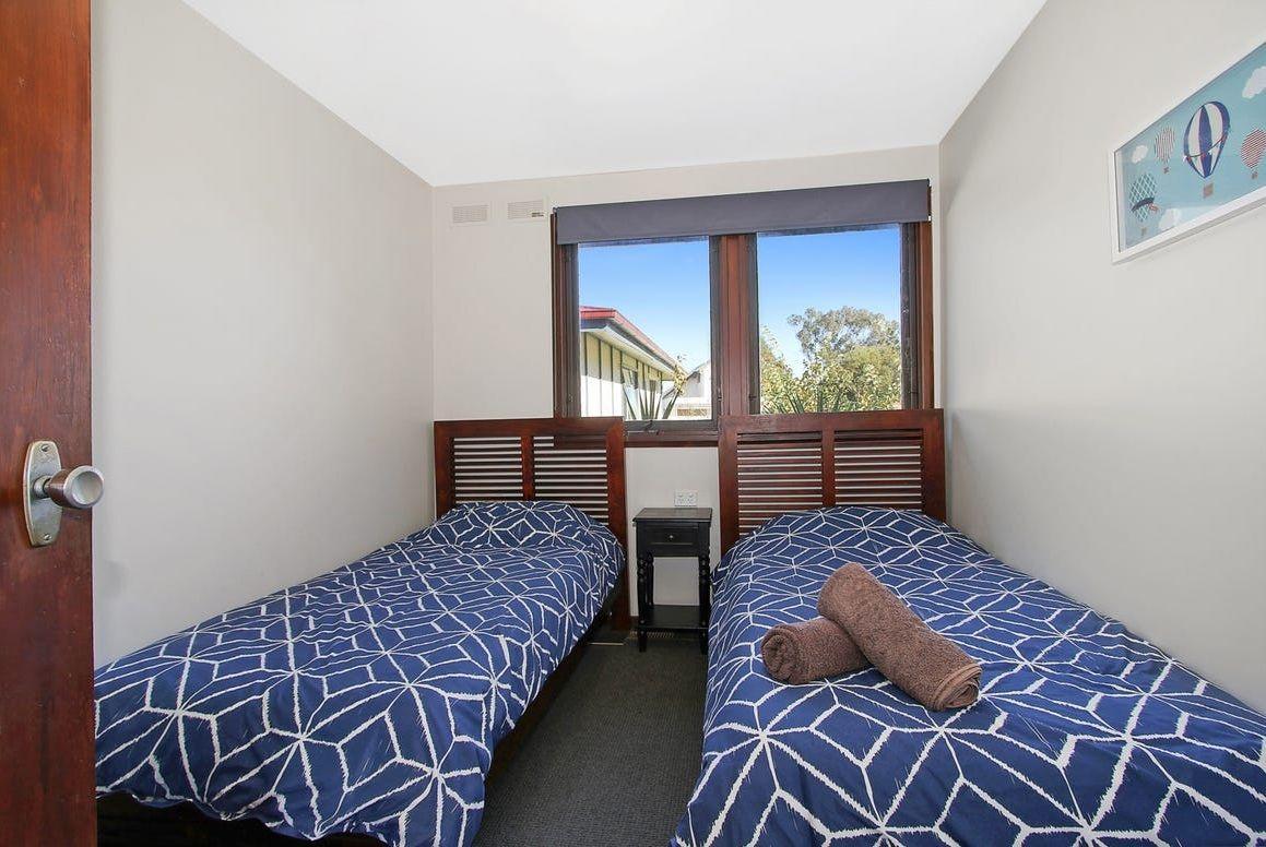 ONLY 4 MINS FROM LAVINGTON PLAZA & 2 MINS FROM SPRINGDALE HEIGHTS TAVERN!!