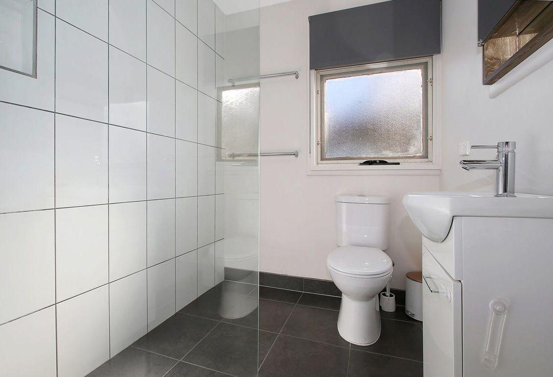 ONLY 4 MINS FROM LAVINGTON PLAZA & 2 MINS FROM SPRINGDALE HEIGHTS TAVERN!!