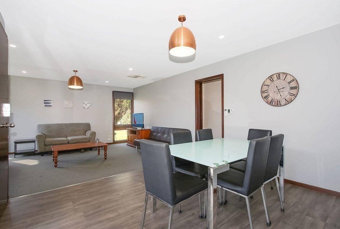 ONLY 4 MINS FROM LAVINGTON PLAZA & 2 MINS FROM SPRINGDALE HEIGHTS TAVERN!!