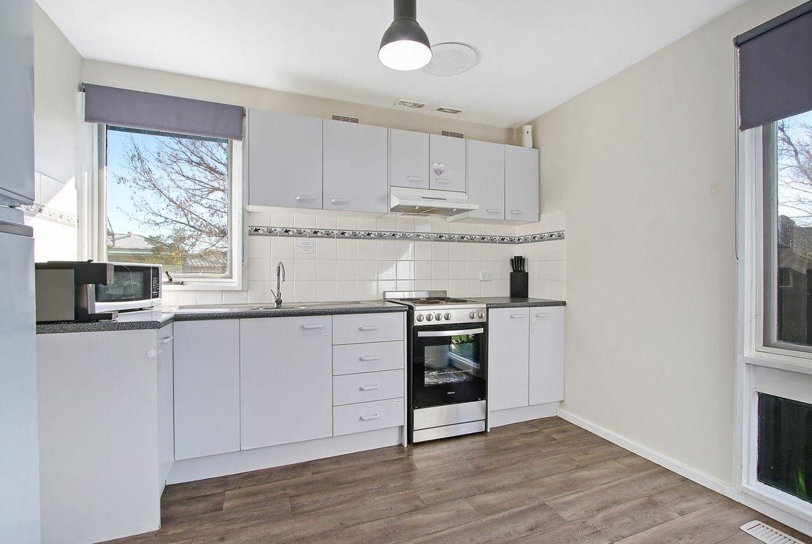 ONLY 4 MINS FROM LAVINGTON PLAZA & 2 MINS FROM SPRINGDALE HEIGHTS TAVERN!!